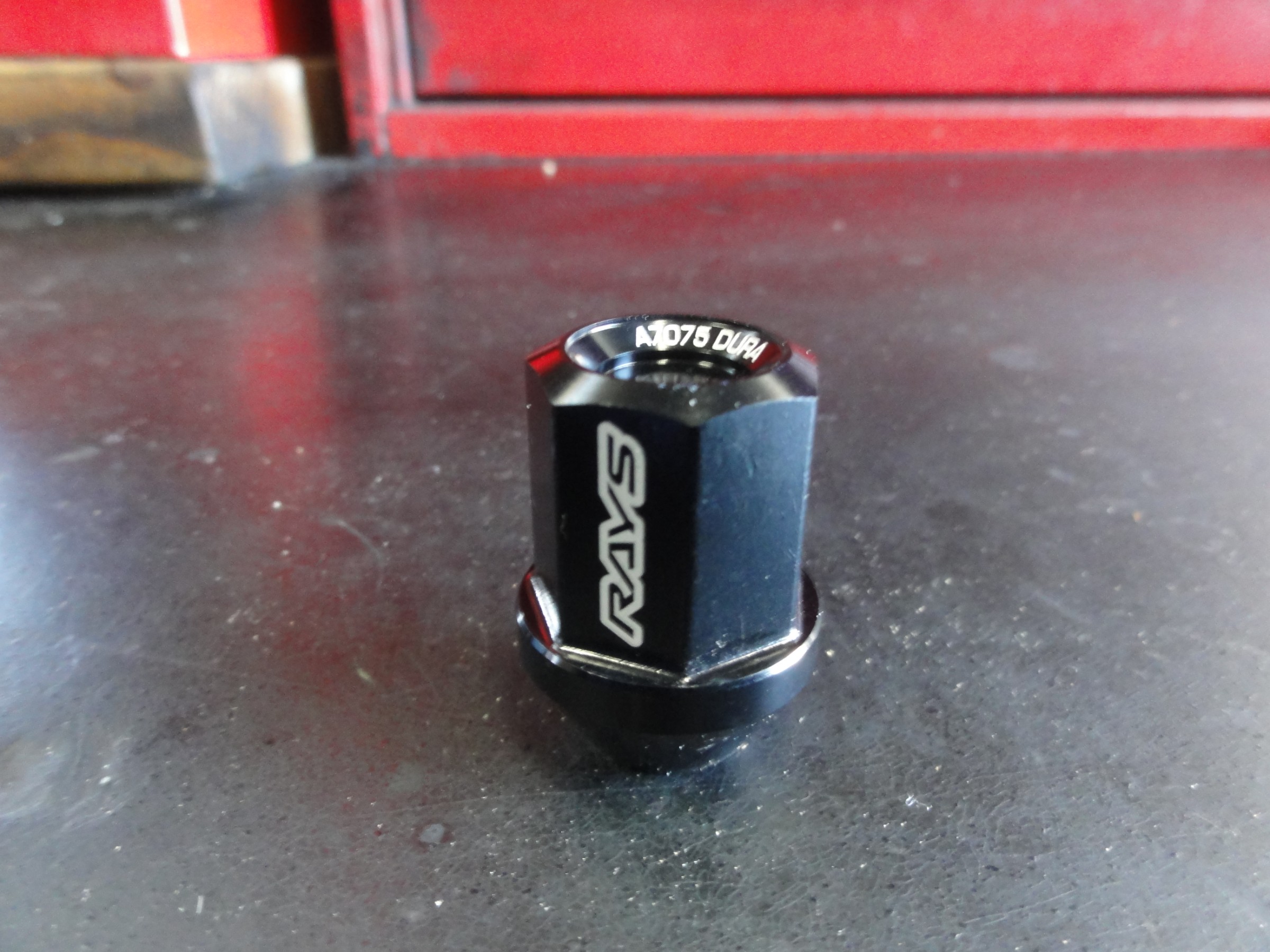 イタリヤ エスクァイア にWEDS レオニス IT 17インチ PBMC/TIカラー取り付け