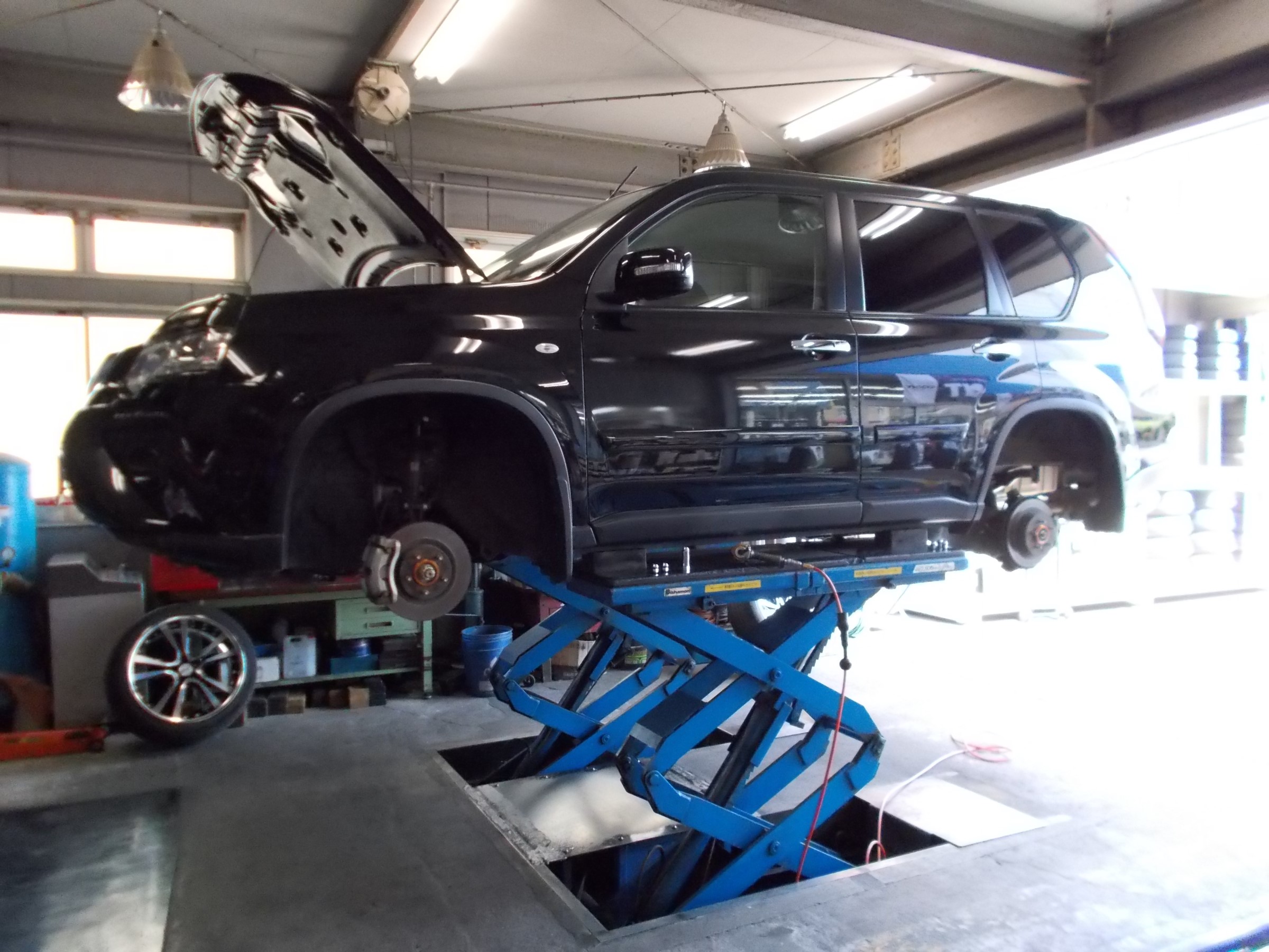 エクストレイル クスコ製車高調装着＆アライメント作業。 | 日産