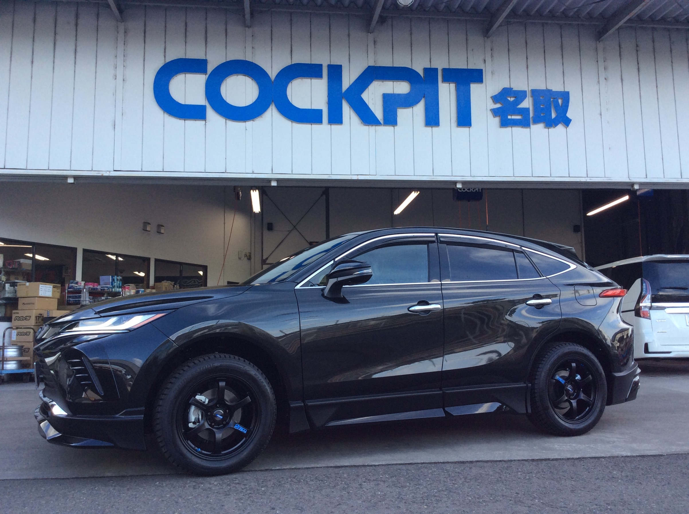 ①CX-5、ハリアーなどに！スタッドレス Amazon | 【適合車種:トヨタ ハリアー(80系)2020-】 トーヨータイヤ