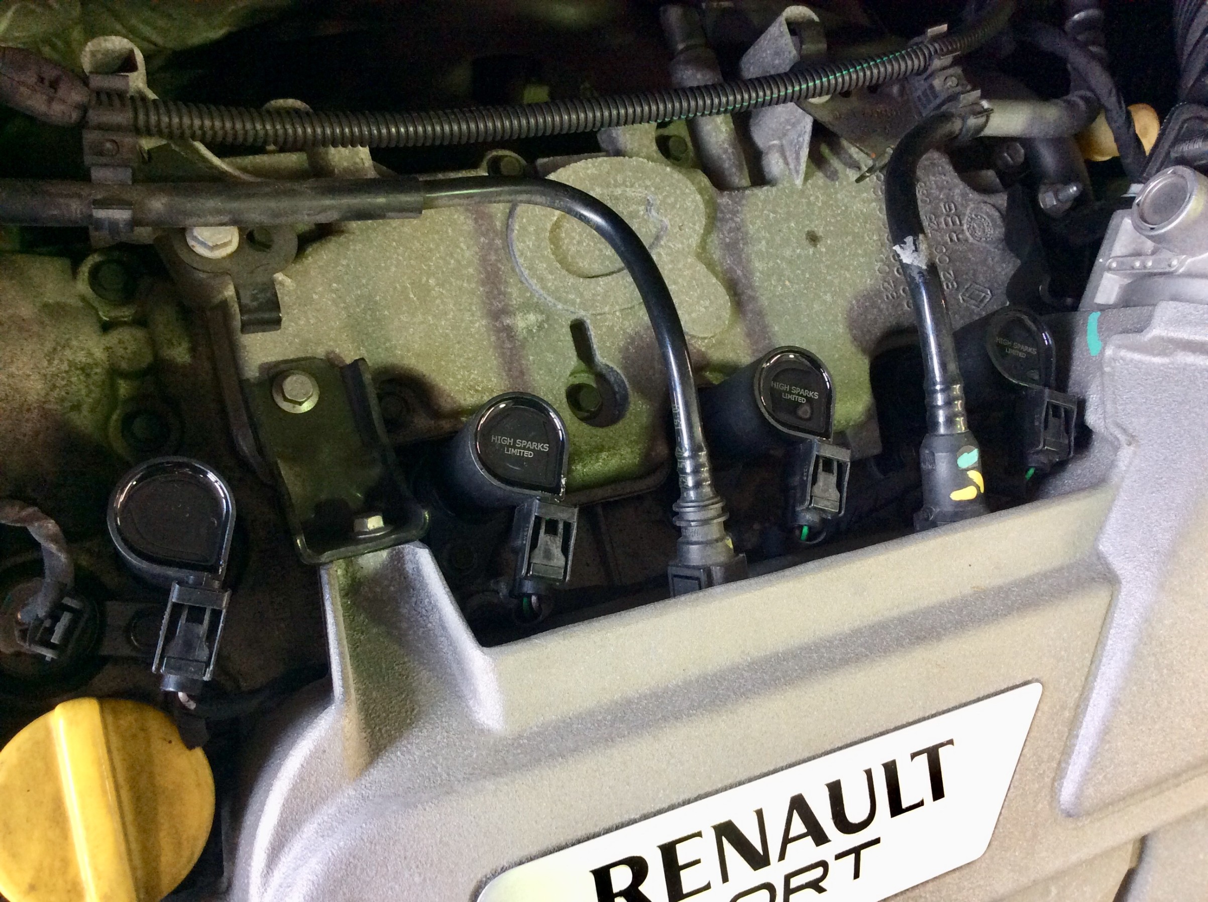 ルノー ルーテシアRS RF4C HIGH SPARK IGNITIONCOIL取り付けます