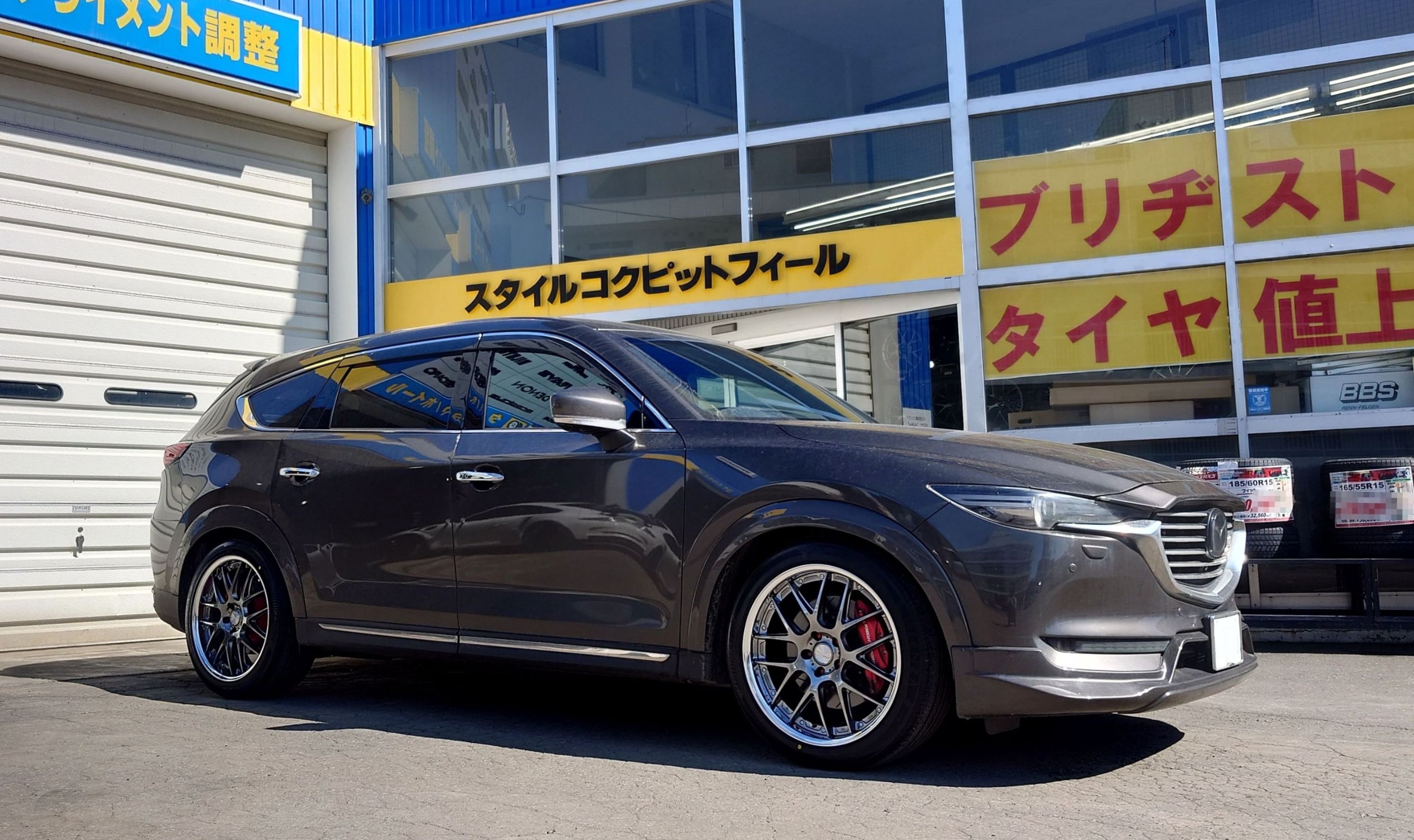 WORK（ワーク）LANVEC（ランベック）LM7 & アレンザ LX100 の装着作業 ／ マツダ CX-8 | マツダ CX-8 ホイール タイヤ  > タイヤ・ホイール交換 | Feel Book | スタイルコクピット フィール | 車のカスタマイズにかかわるスタッフより
