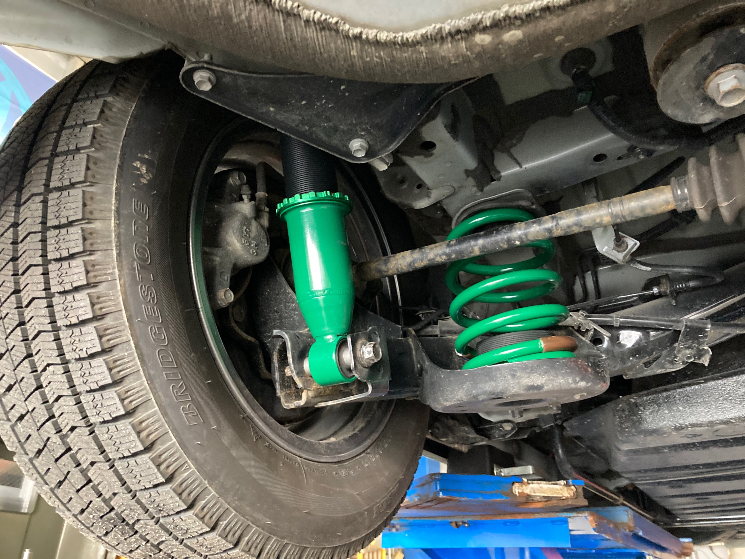 80ヴォクシー　TEIN Flex Z サスペンションキット 80系ヴォクシー後期に車高調！TEIN FLEX-Zでローダウン。車高調装着