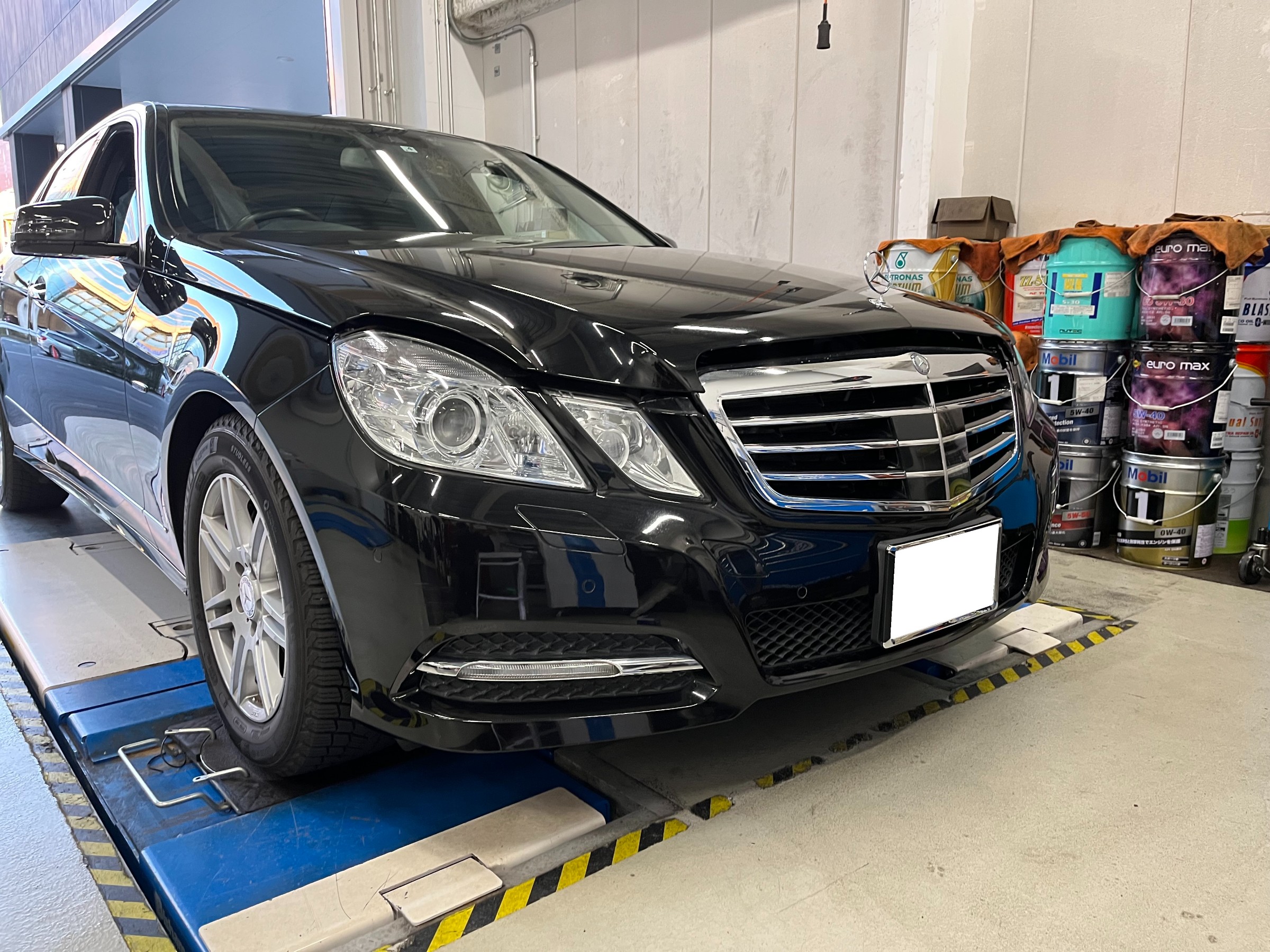 W212 E350…エンジンオイル交換。 スタッフ日記 コクピット21世田谷 車のカスタマイズにかかわるスタッフより