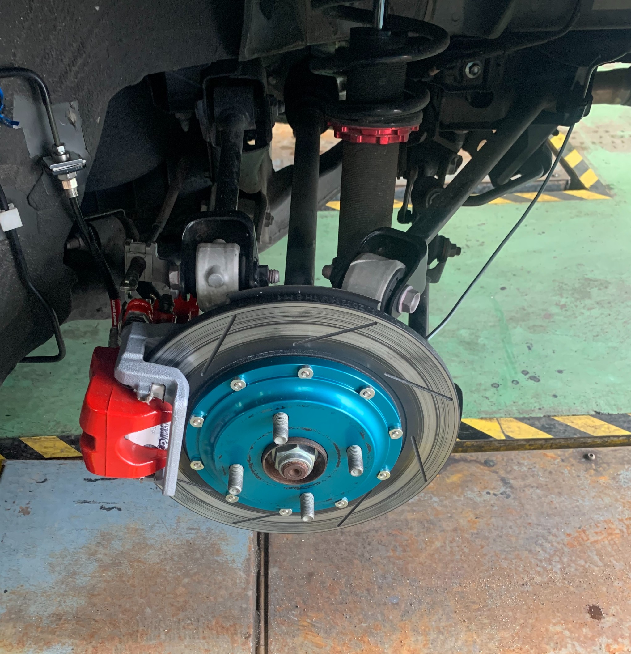 マツダ ロードスター 純正流用キャリパーでローターインチアップ