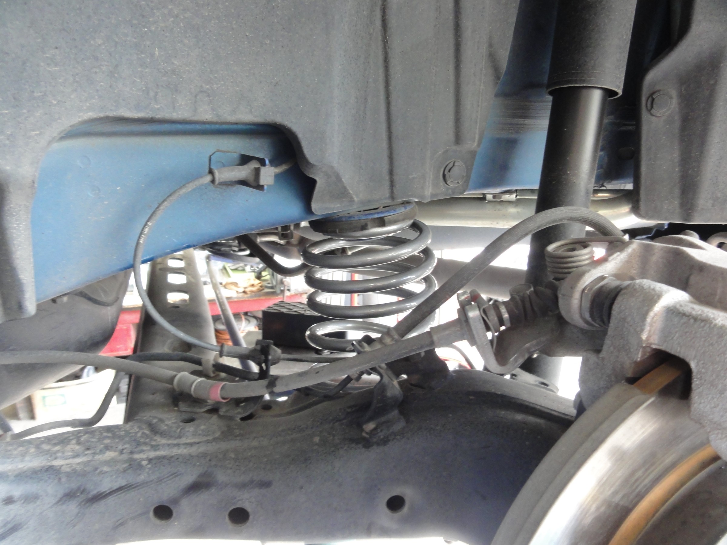 スイフトスポーツ（ZC33S）SWK製ローダウンスプリングキット装着