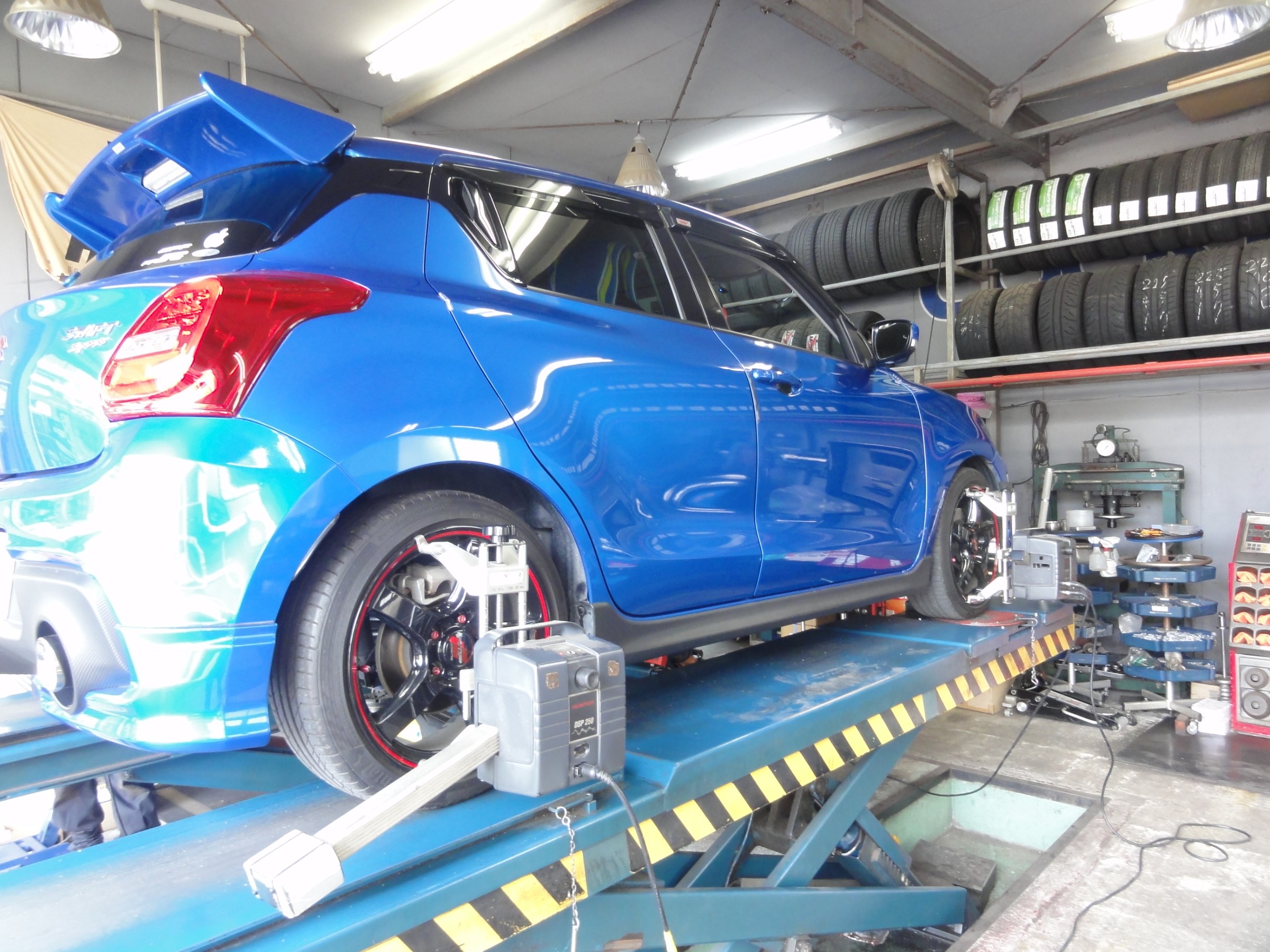 スイフトスポーツ（ZC33S）SWK製ローダウンスプリングキット装着