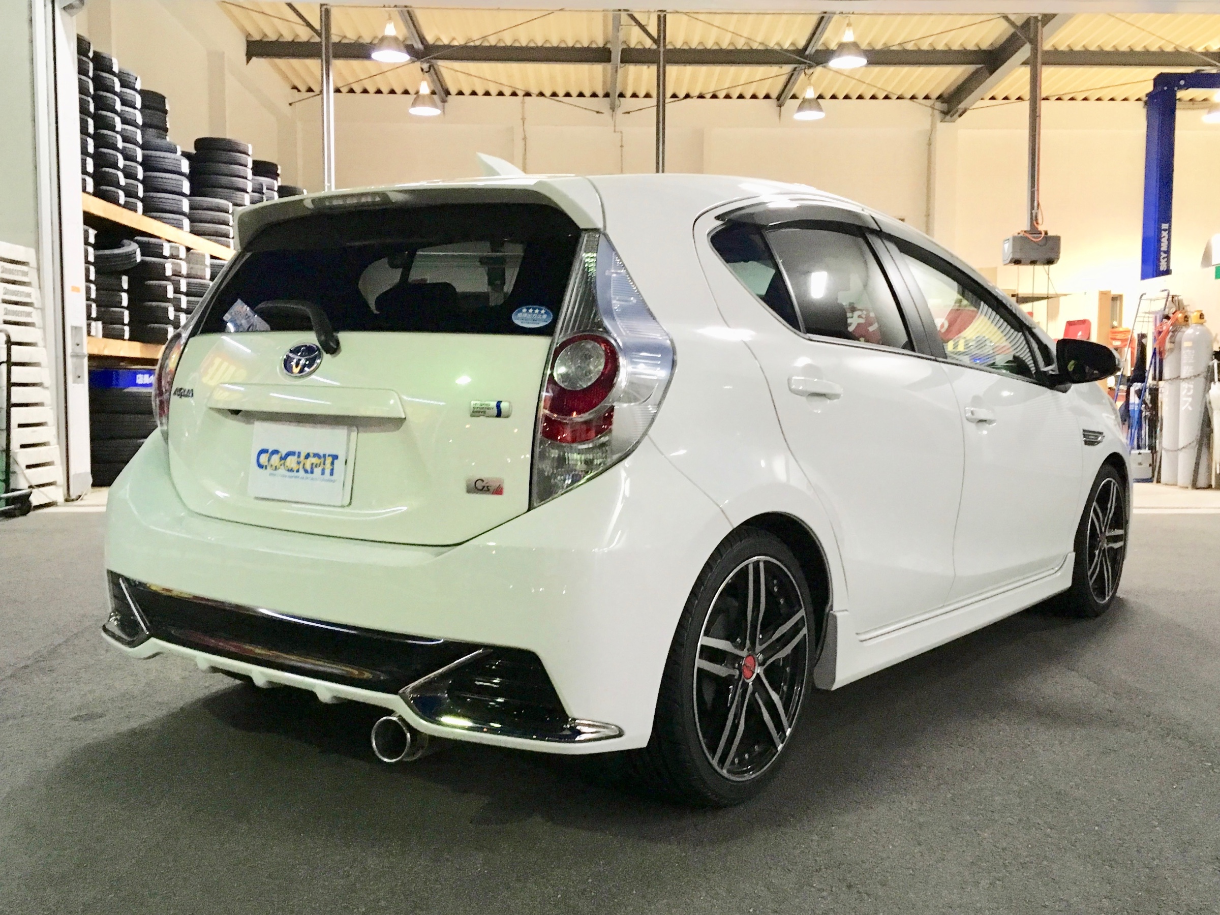 G S Aquaマフラー交換 トヨタ アクア 吸 排気系 吸 排気系 マフラー取付 メモらんだむ コクピット 福島 車のカスタマイズにかかわるスタッフより