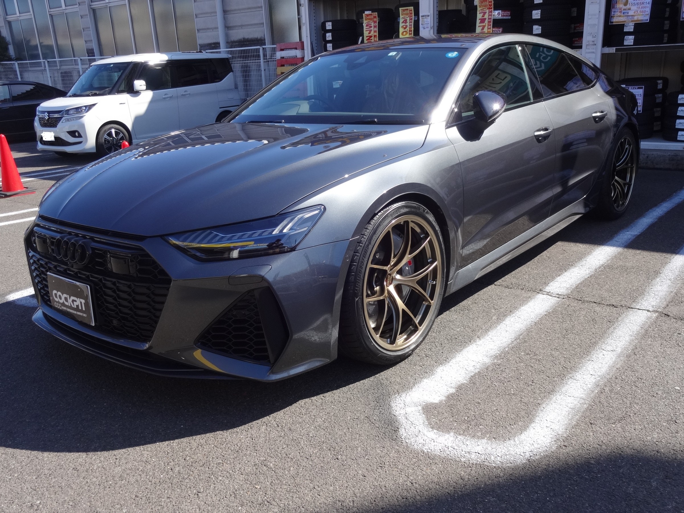 アウディ RS7 1/18 ブラック スペアホイール & リモートキー付き アウディ RS7 1/18 グレー スマートキー付き - メルカリ