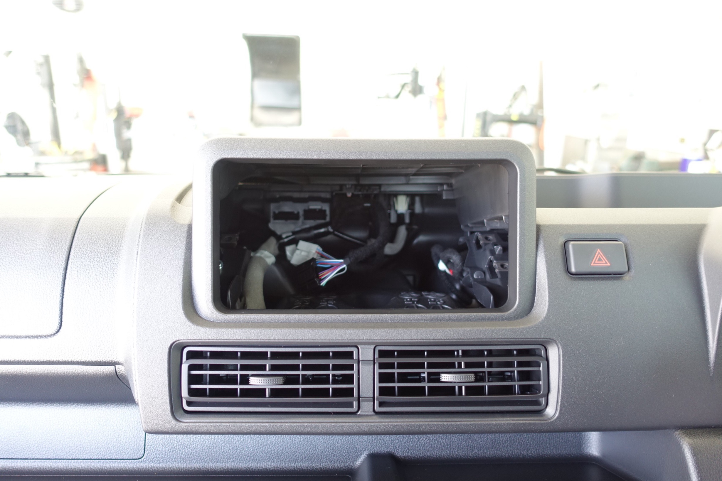 仕事用の軽トラに”コスパ”と“性能”に優れたディスプレイオーディオを