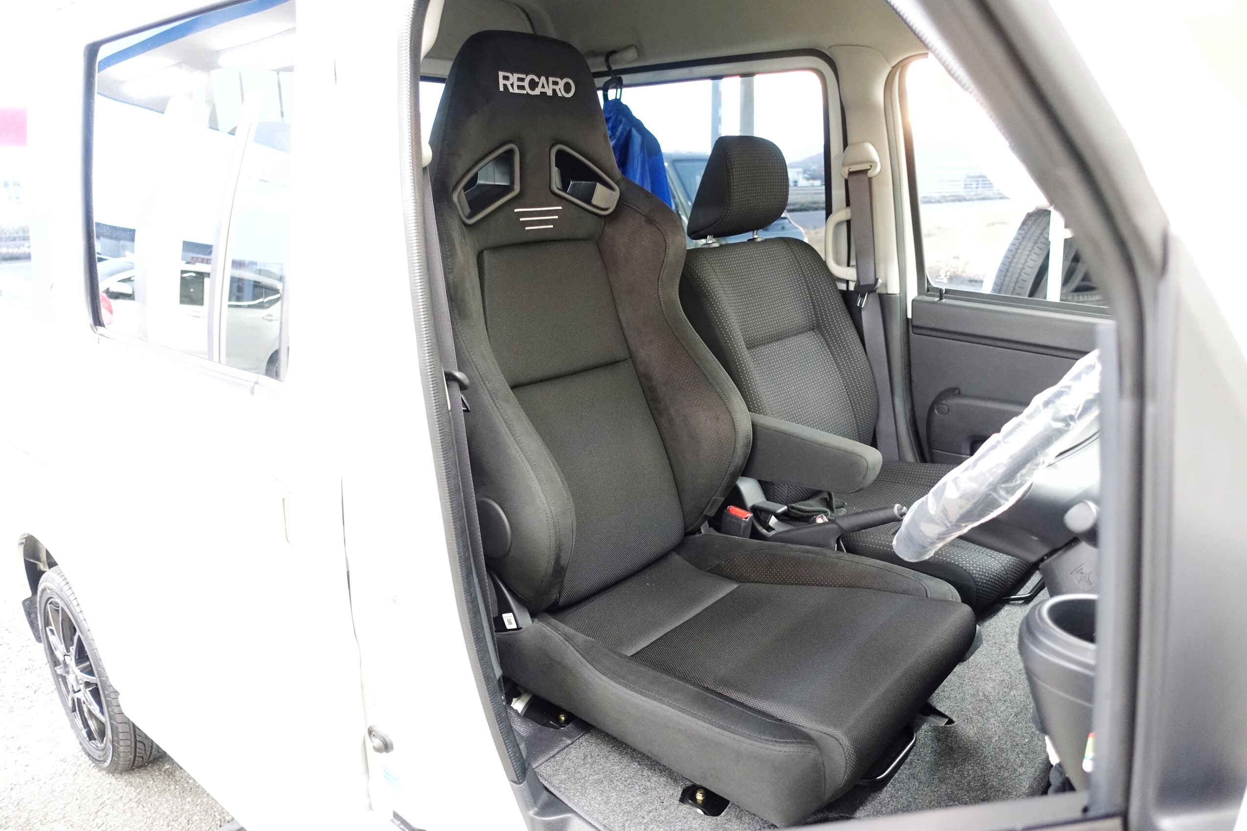 少し着座位置が高くなりますが、それ以上に“超快適”なので大人気です