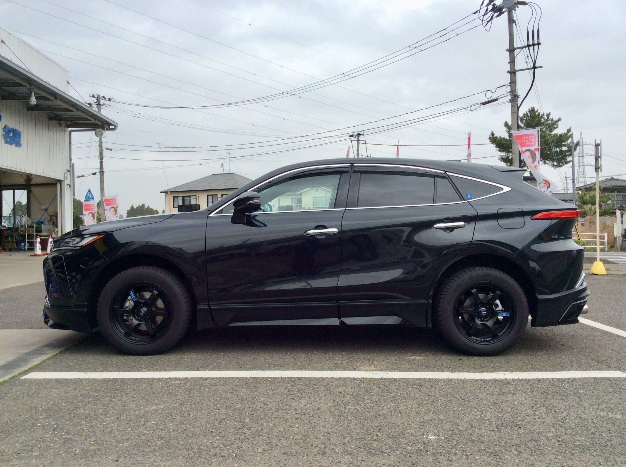 ハリアーハイブリッド AXUH85 タイヤ、ホイール、車高調取り付け