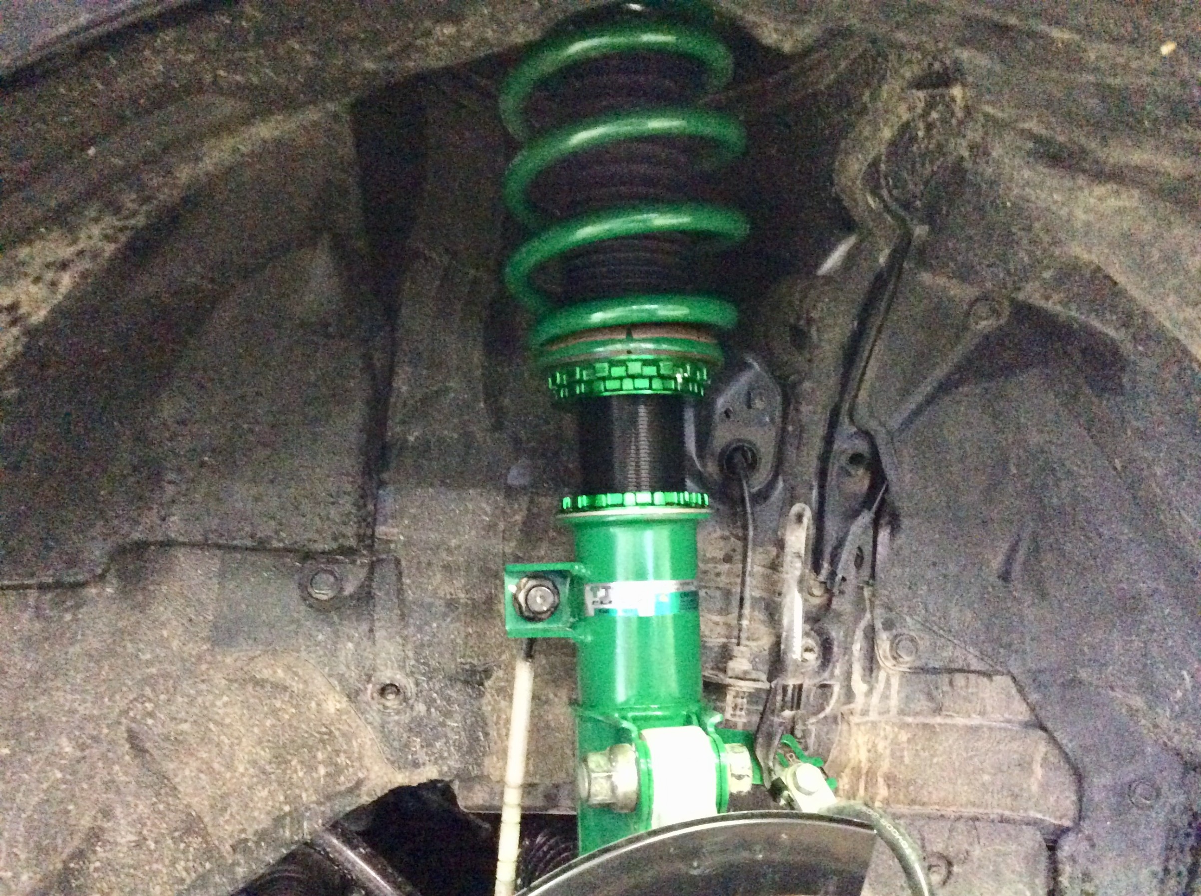 ハリアーハイブリッド AXUH85 タイヤ、ホイール、車高調取り付けます