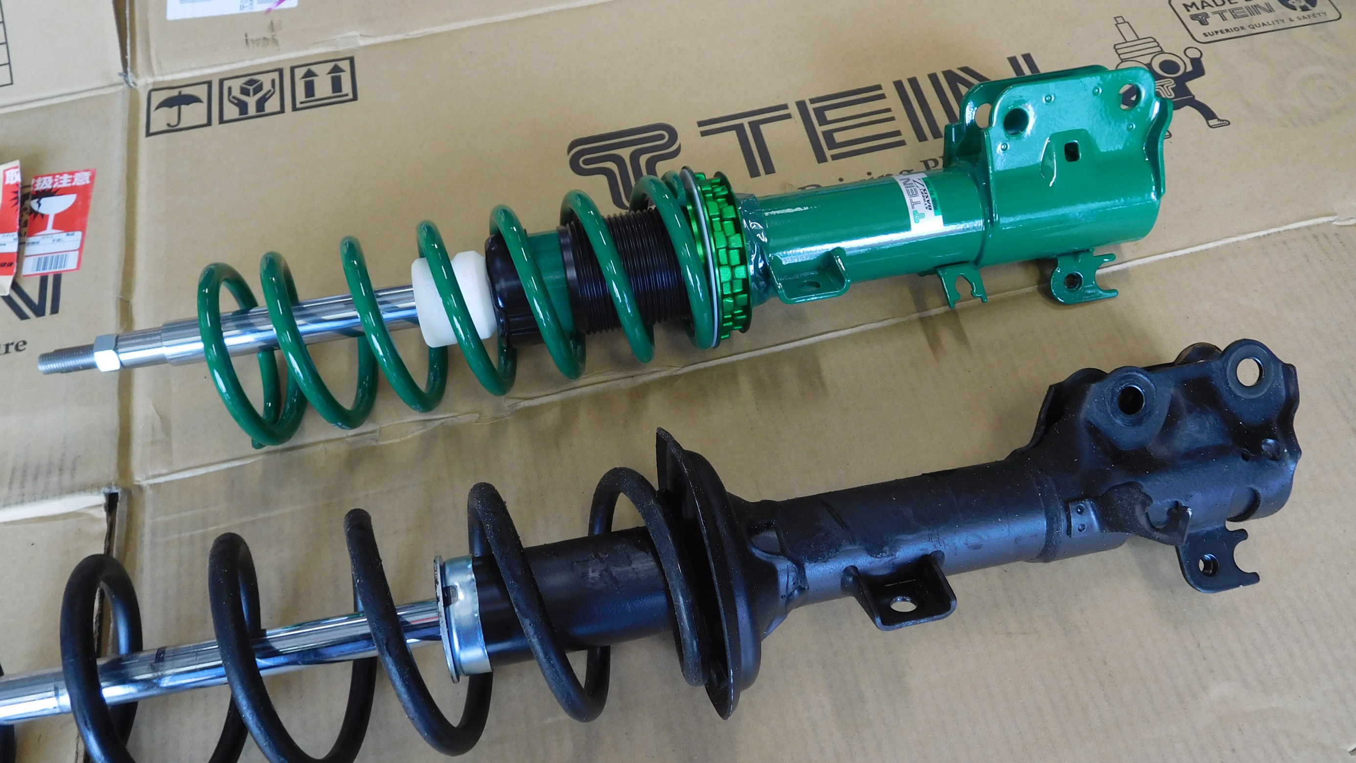 ホンダ N-ONE JG2 4WD に TEIN STREET BASIS Z 取付と 4輪 ホンダ N-ONE JG2 4WD に TEIN STREET BASIS Z 取付と 4輪