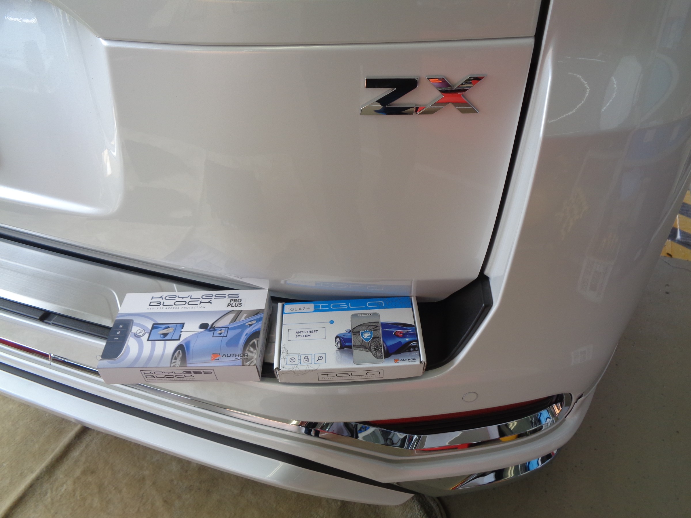 トヨタ ランクル300に最新盗難手口！リレーアタックやCAN