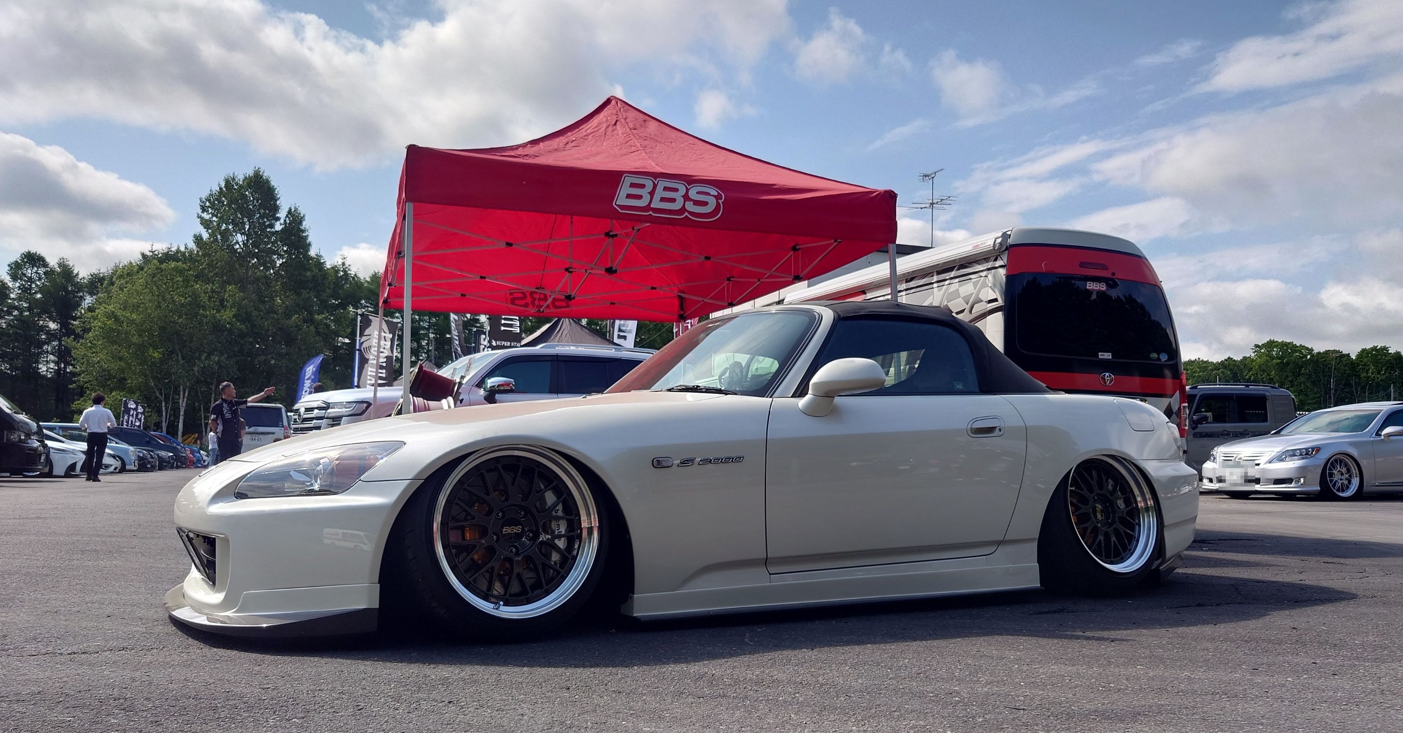 デモカーは カーブティック ヴォイス代表の S2K LMの限定品 セレナイトブラウンを最速で装着
