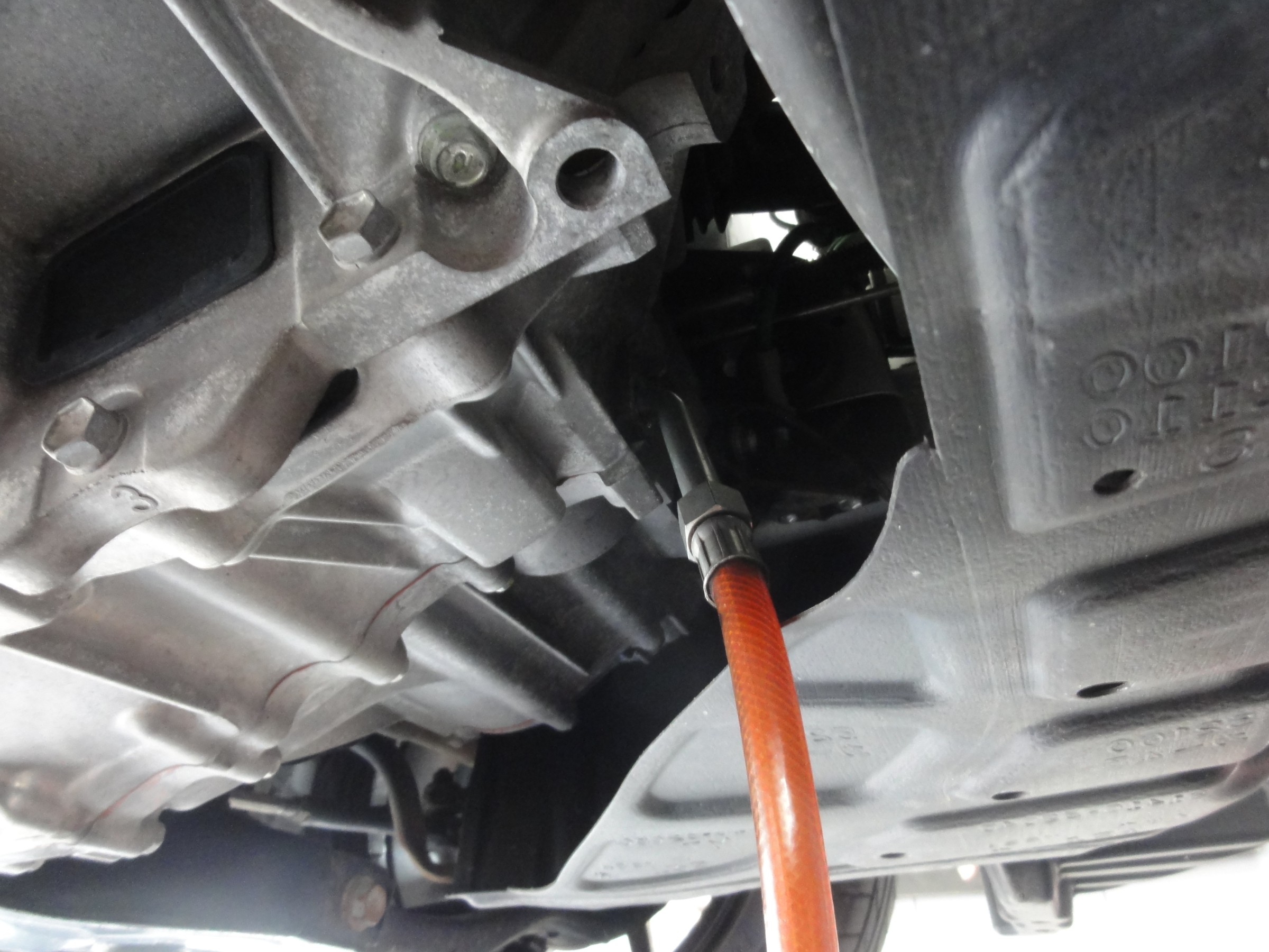 50CCのミッション車と交換！ サクシード（NCP51V）ミッションオイル交換。 | トヨタ サクシード