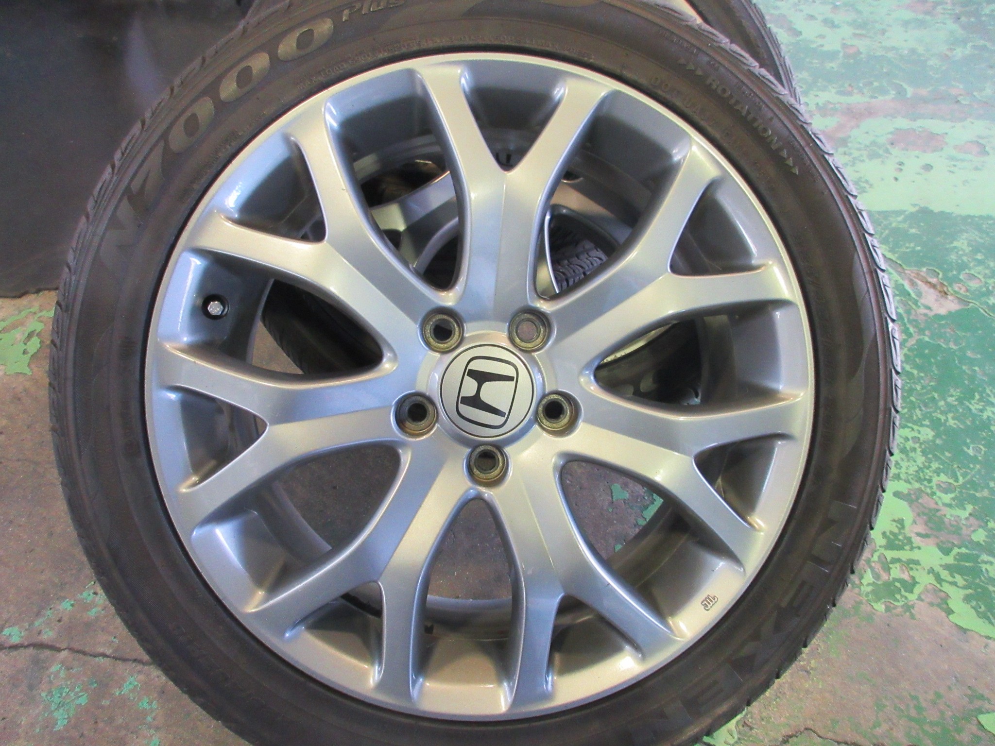 純正ホイール移植でインチアップ | ホンダ CR-Z タイヤ アライメント