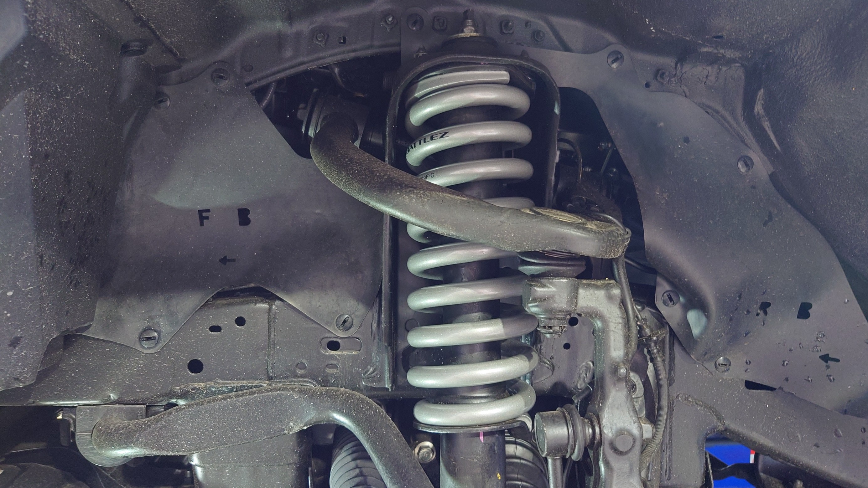 JAOS（ジャオス）BATTLEZ リフトアップスプリング Ti-W の取付作業