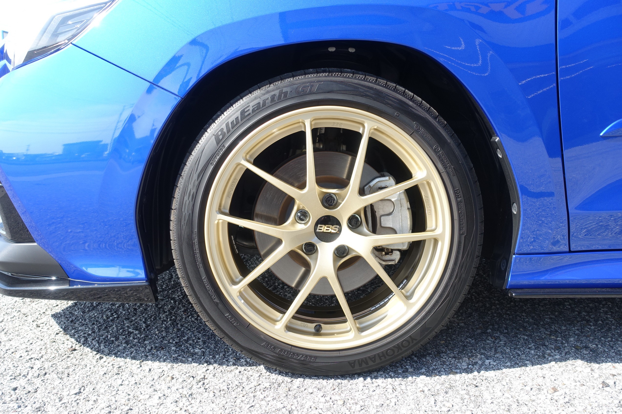 スバルレヴォーグ1.6STi 225/45R18ホイールMICHELINタイヤ付 スバルレヴォーグ1.6STi 225/45R18ホイールMICHELINタイヤ付