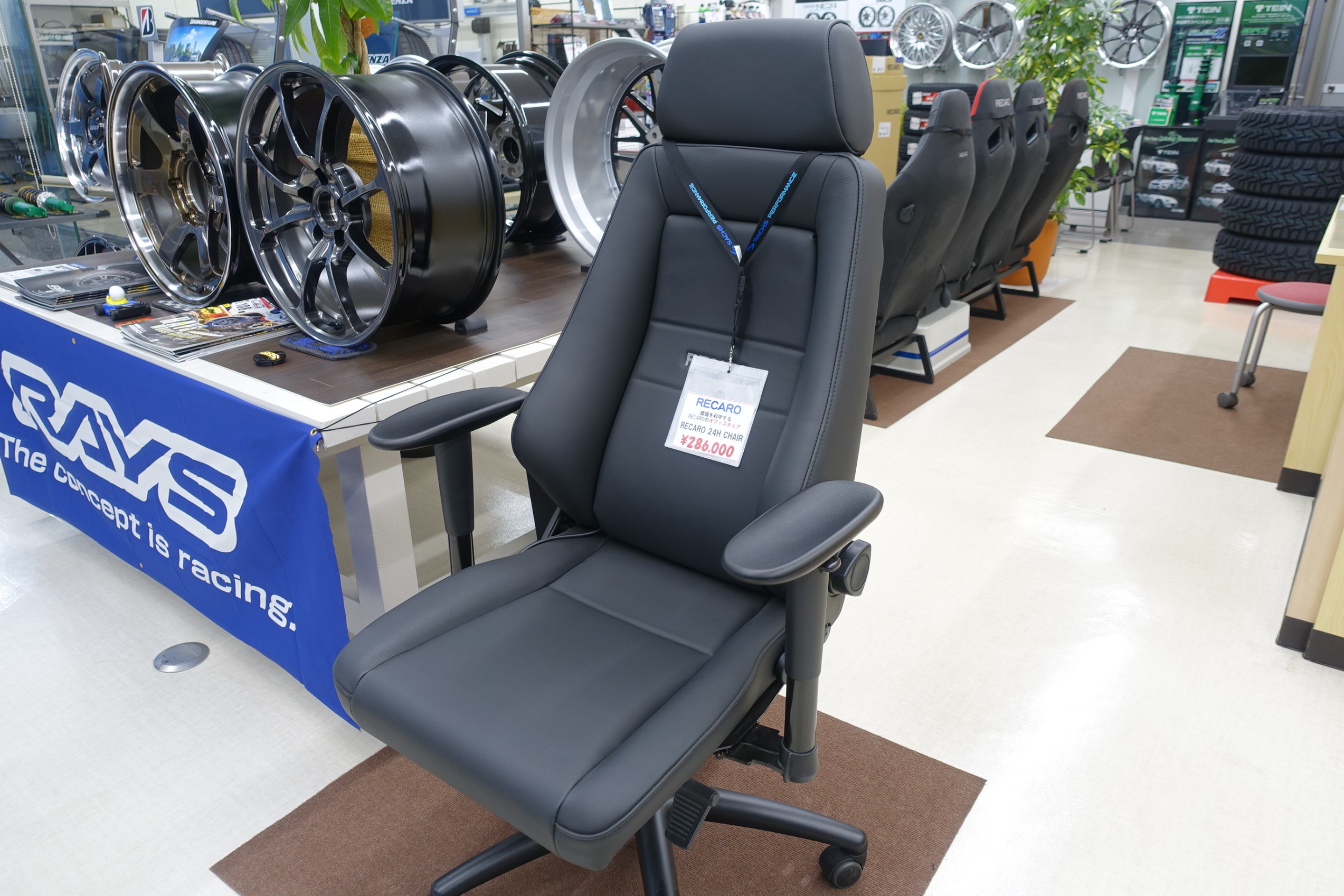 Webやカタログで購入シートを決めてたのに、実際に座って全く違う