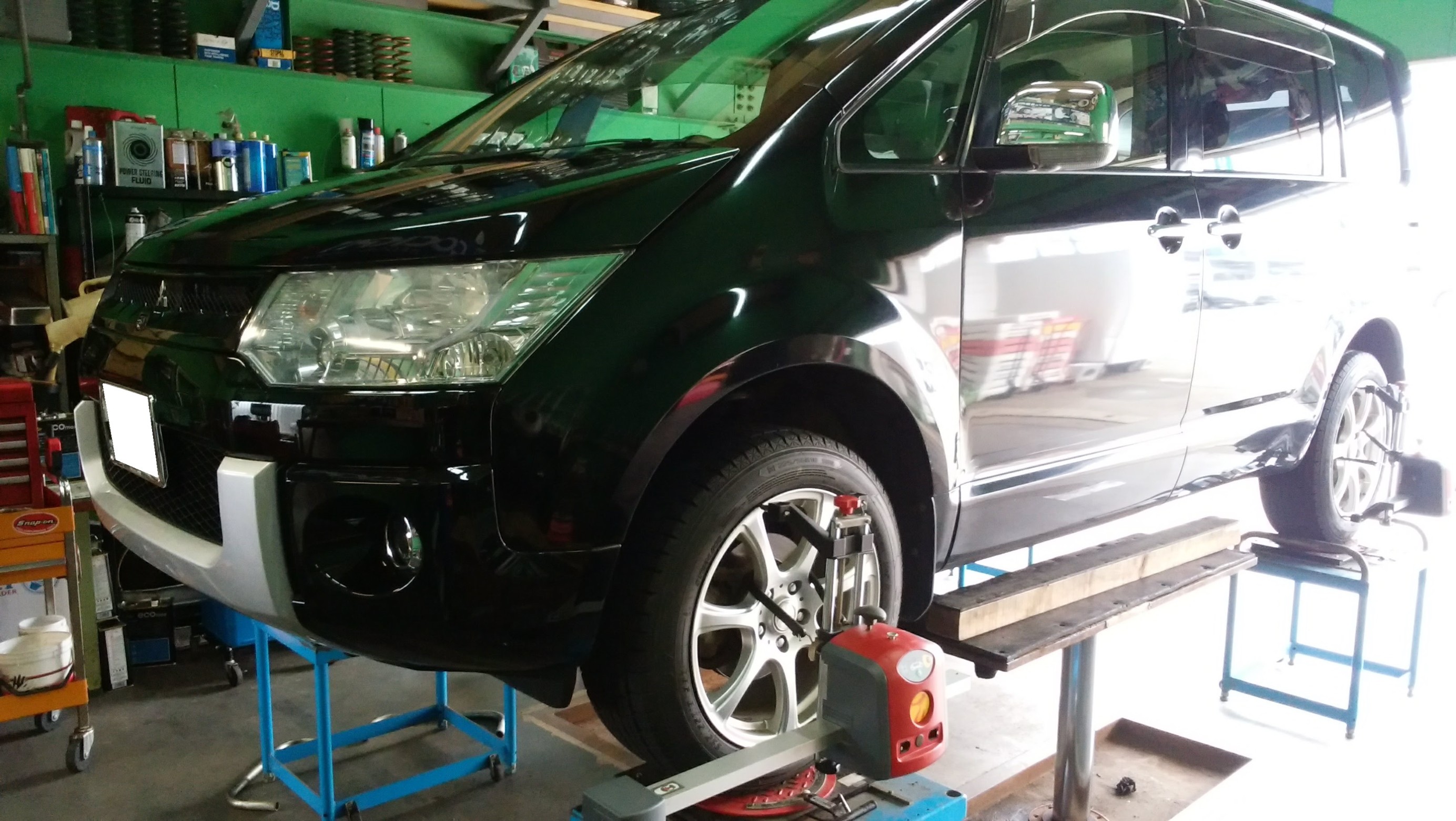 ４輪アライメント調整 デリカd 5 Cv5w 三菱 デリカd 5 ホイール 4輪トータルアライメント測定 調整 スタッフ日記 コクピット 魚津 車のカスタマイズにかかわるスタッフより