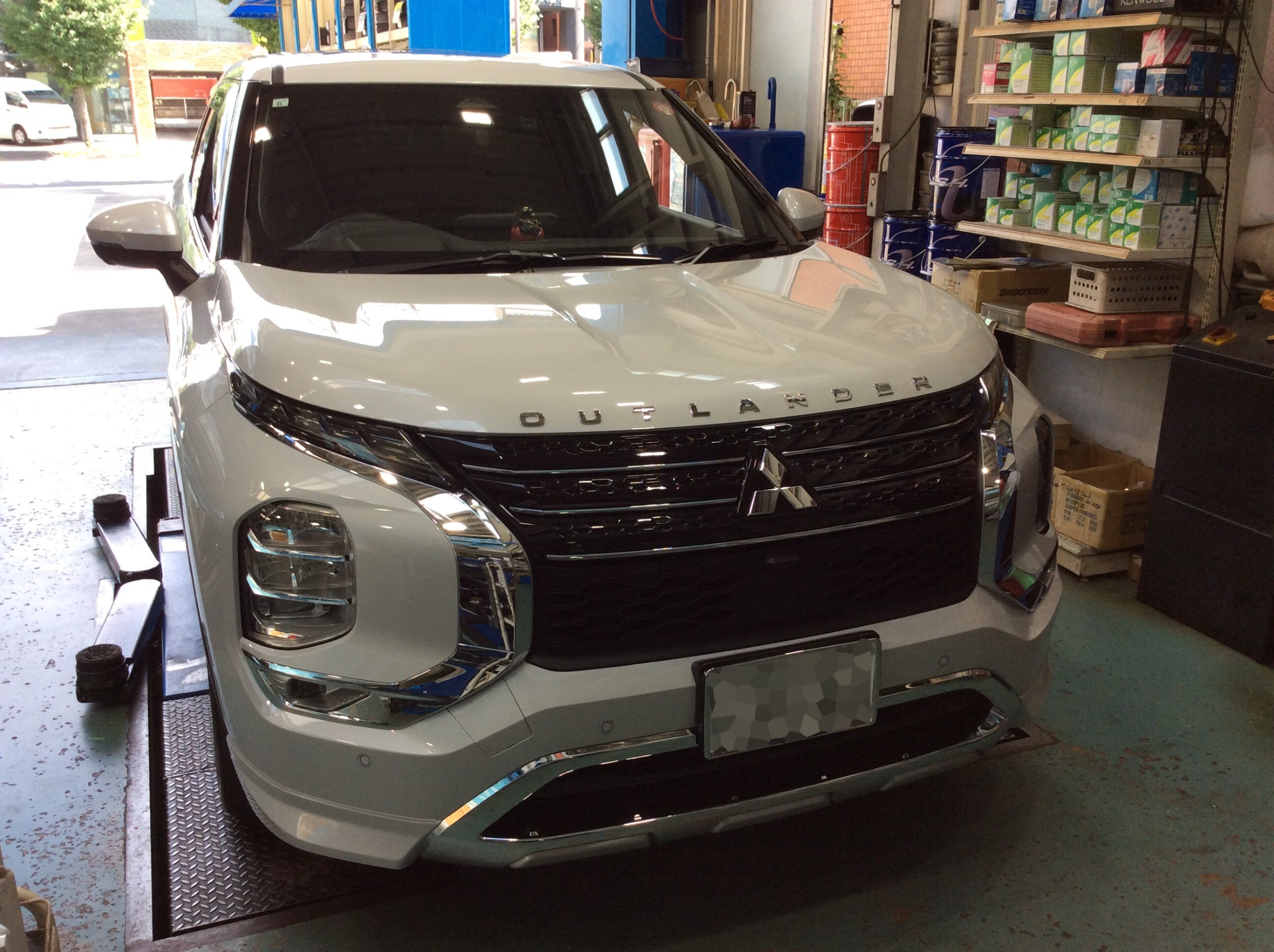 まずは・・・ | 三菱 アウトランダーPHEV ホイール タイヤ