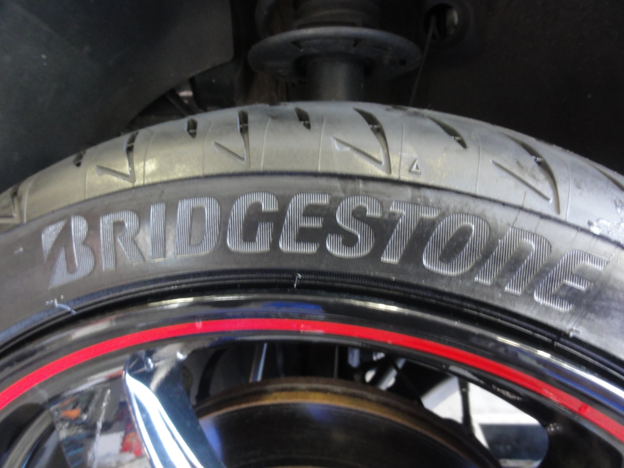 ぼん♪タイヤ スイフトスポーツ（ZC33S）ブリヂストンタイヤ「ポテンザ アドレナリン