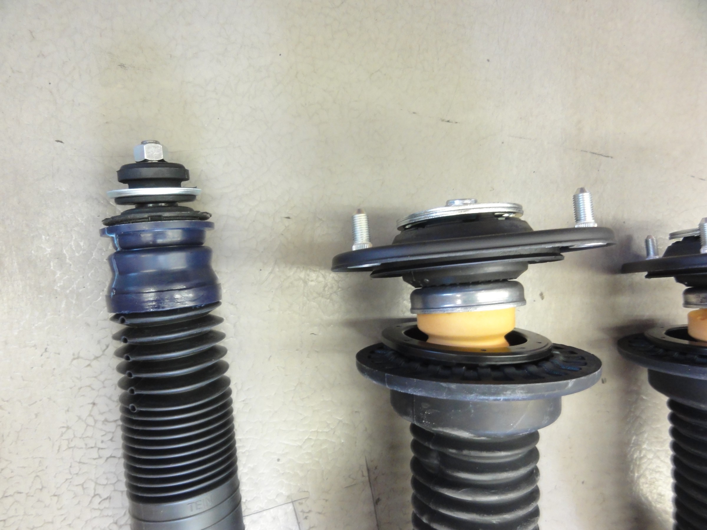 エスティマ（ACR50）テイン製純正形状ショックアブソーバー