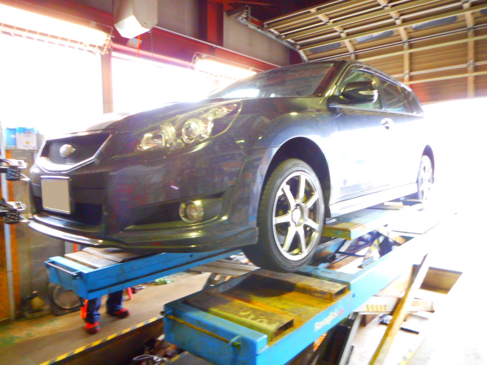 タイヤ交換と一緒にアライメントはいかが スバル レガシィツーリングワゴン タイヤ ホイール 4輪アライメント調整 Pit作業レポート Cockpit Age3 コクピットエイジ 車のカスタマイズにかかわるスタッフより