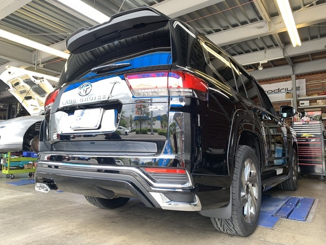 ◇TOYOTA LANDCRUISER [VJA300] 用品取付 SUNTREXヒッチメンバー