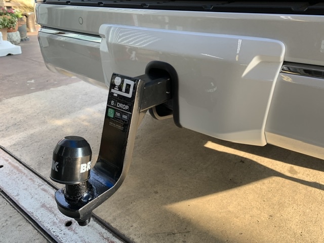 ◇TOYOTA LANDCRUISER [VJA300] 用品取付 純正ヒッチカバー加工