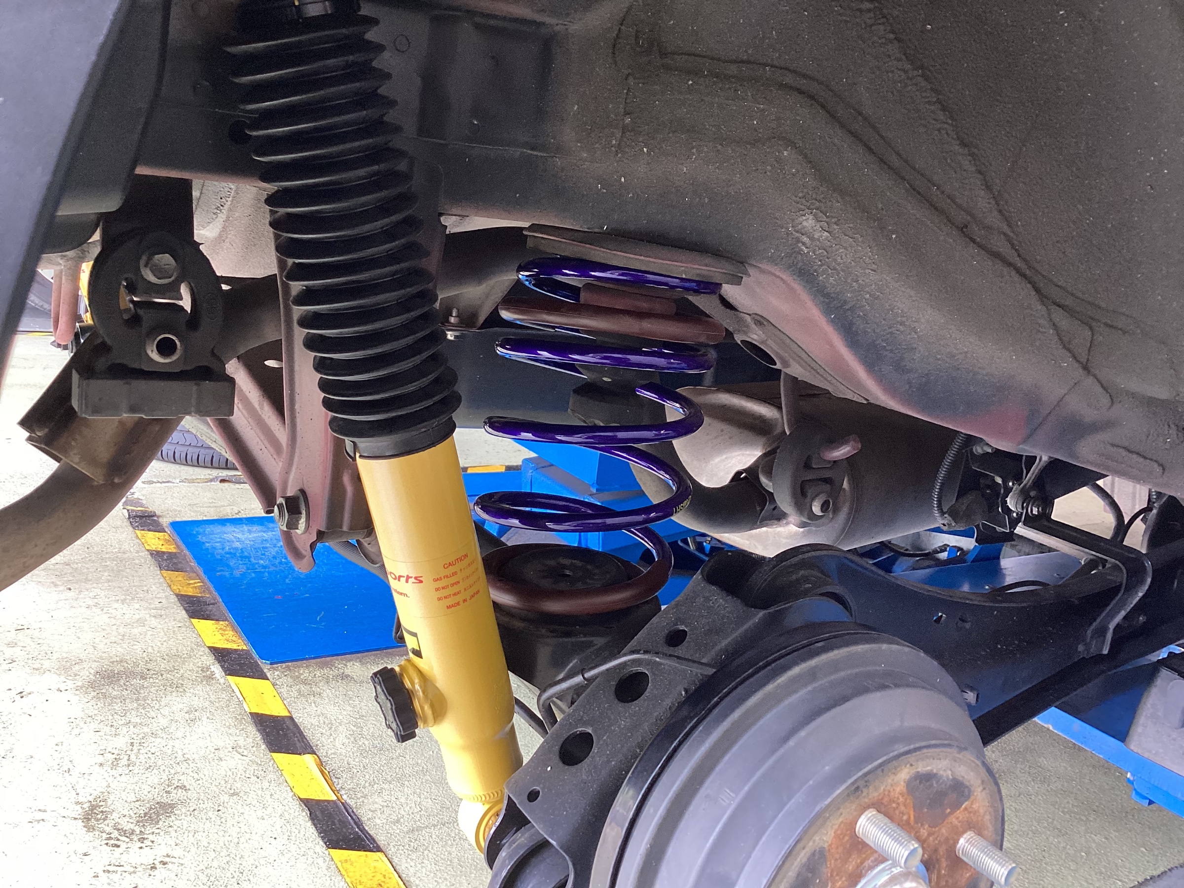 SUZUKI ハスラー KYB ローファースポーツプラスキット取付