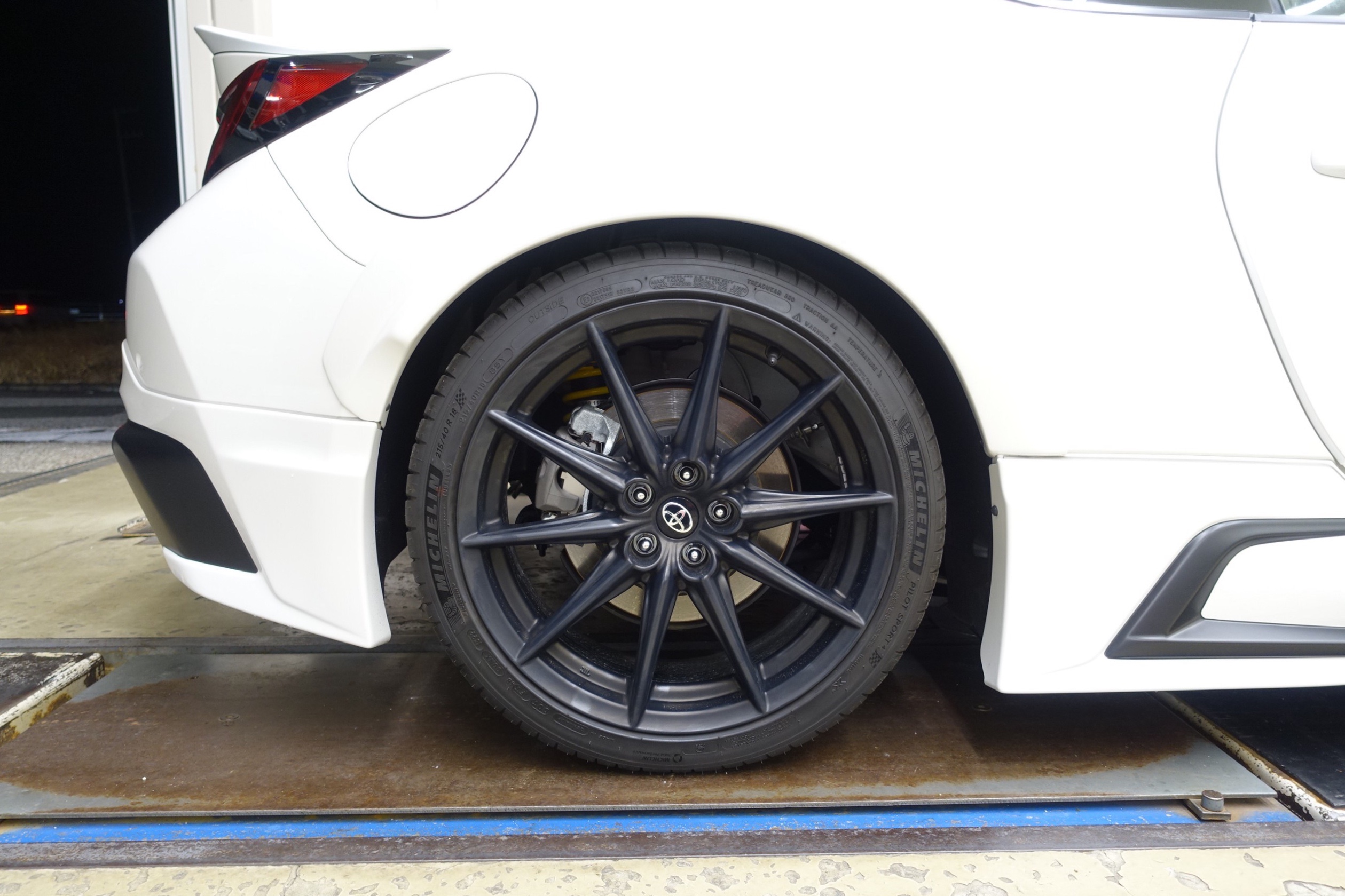 街乗りからサーキットまでカバーするオールラウンド車高調！ トヨタ