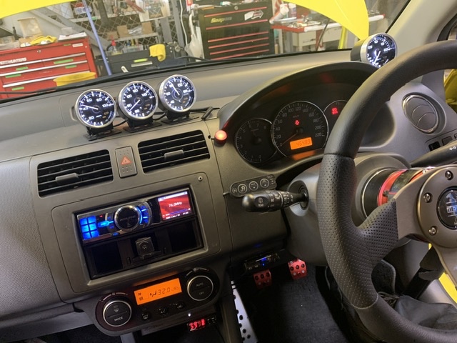 ◇SUZUKI SWIFT SPORT [ZC31S] 用品取付 Defi Link ADVANCE A1