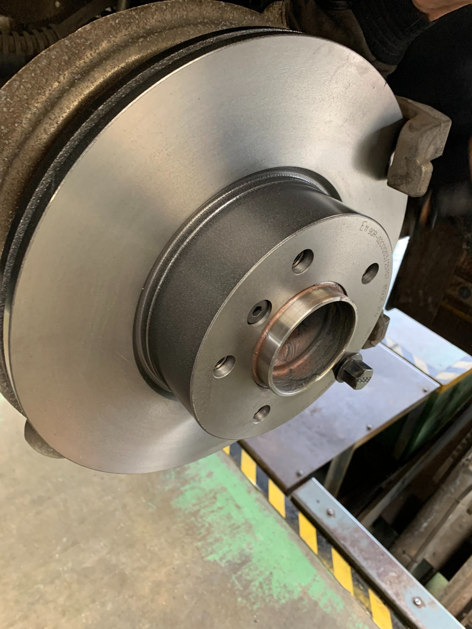 BMW 3シリーズ F30にブレンボ(brembo)ブレーキローター&パッド装着! | BMW 3シリーズ 足まわり(サスペンション・ブレーキ) 足まわり(サスペンション・ブレーキ) > ブレーキキャリパー・ブレーキパッド交換 | 新潟青山日記 | スタイルコクピット 新潟青山 | 車の BMW 3シリーズ F30にブレンボ(brembo)ブレーキローター&パッド装着! | BMW 3シリーズ 足まわり(サスペンション・ブレーキ) 足まわり(サスペンション・ブレーキ) > ブレーキキャリパー・ブレーキパッド交換 | 新潟青山日記 | スタイルコクピット 新潟青山 | 車の