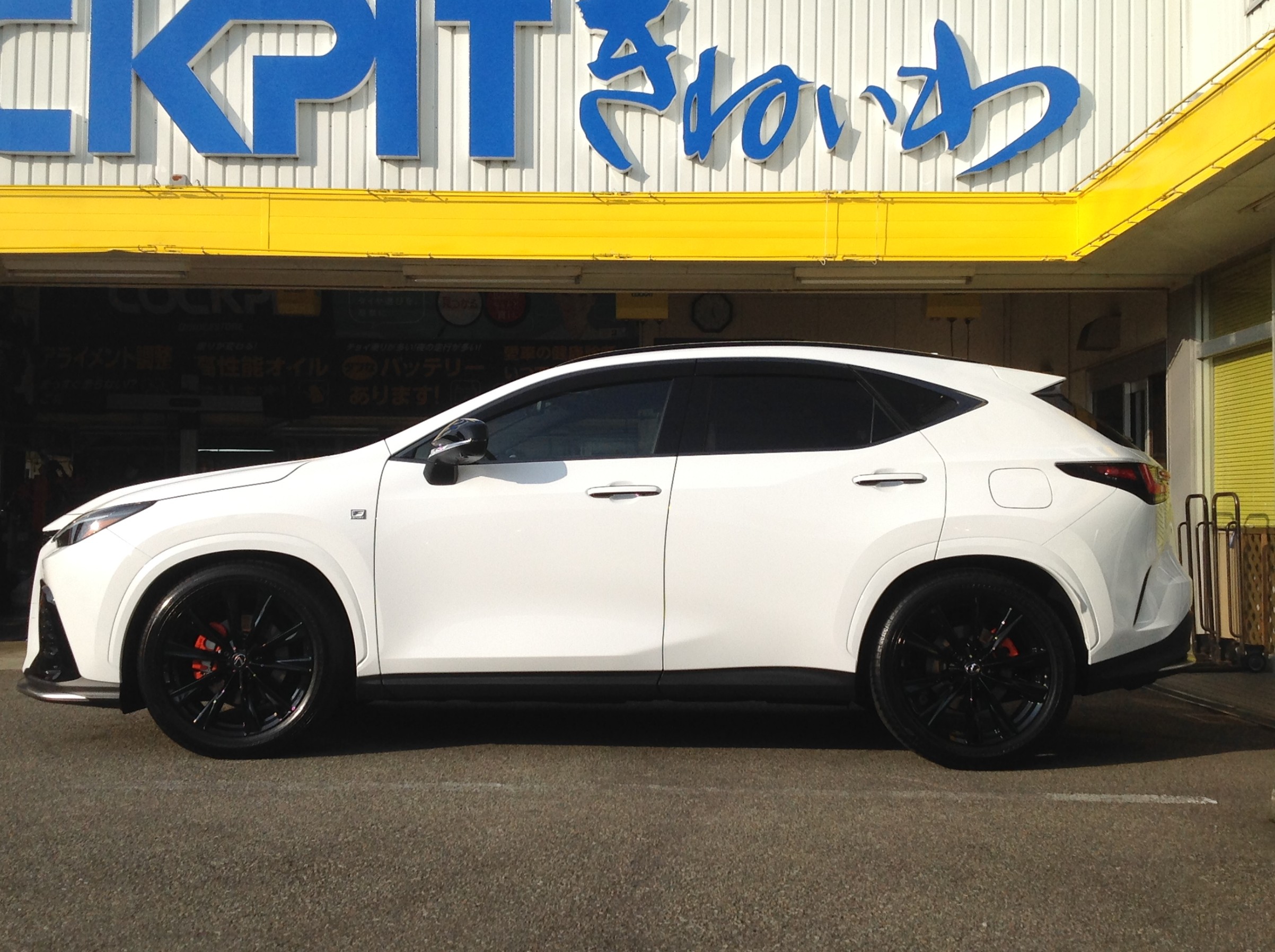 LEXUS NX350h“F SPORT”さん、チョイ下げローダウン