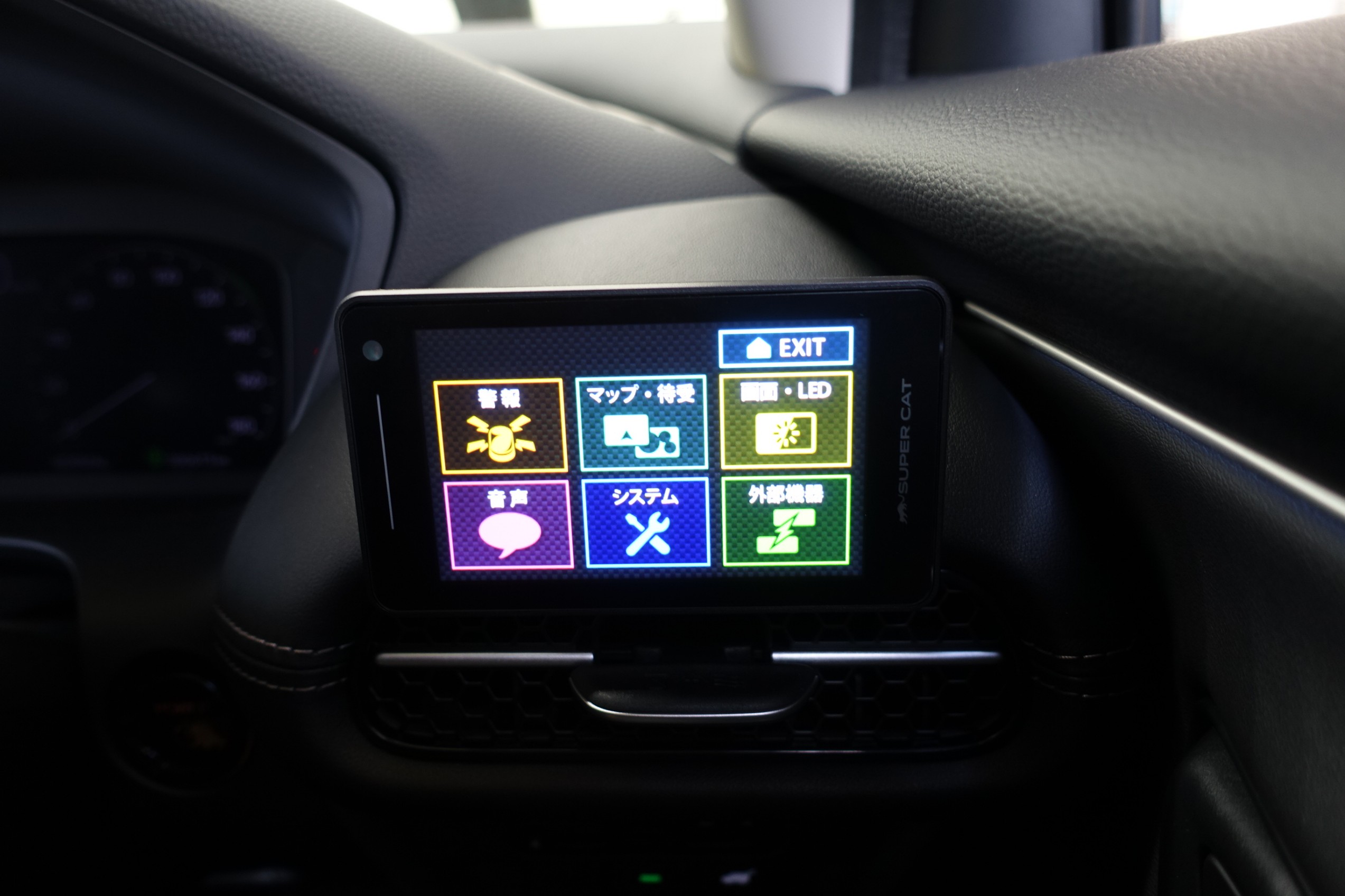 操作性と視認性にこだわって、こんな場所に取り付けました！ホンダ ZR