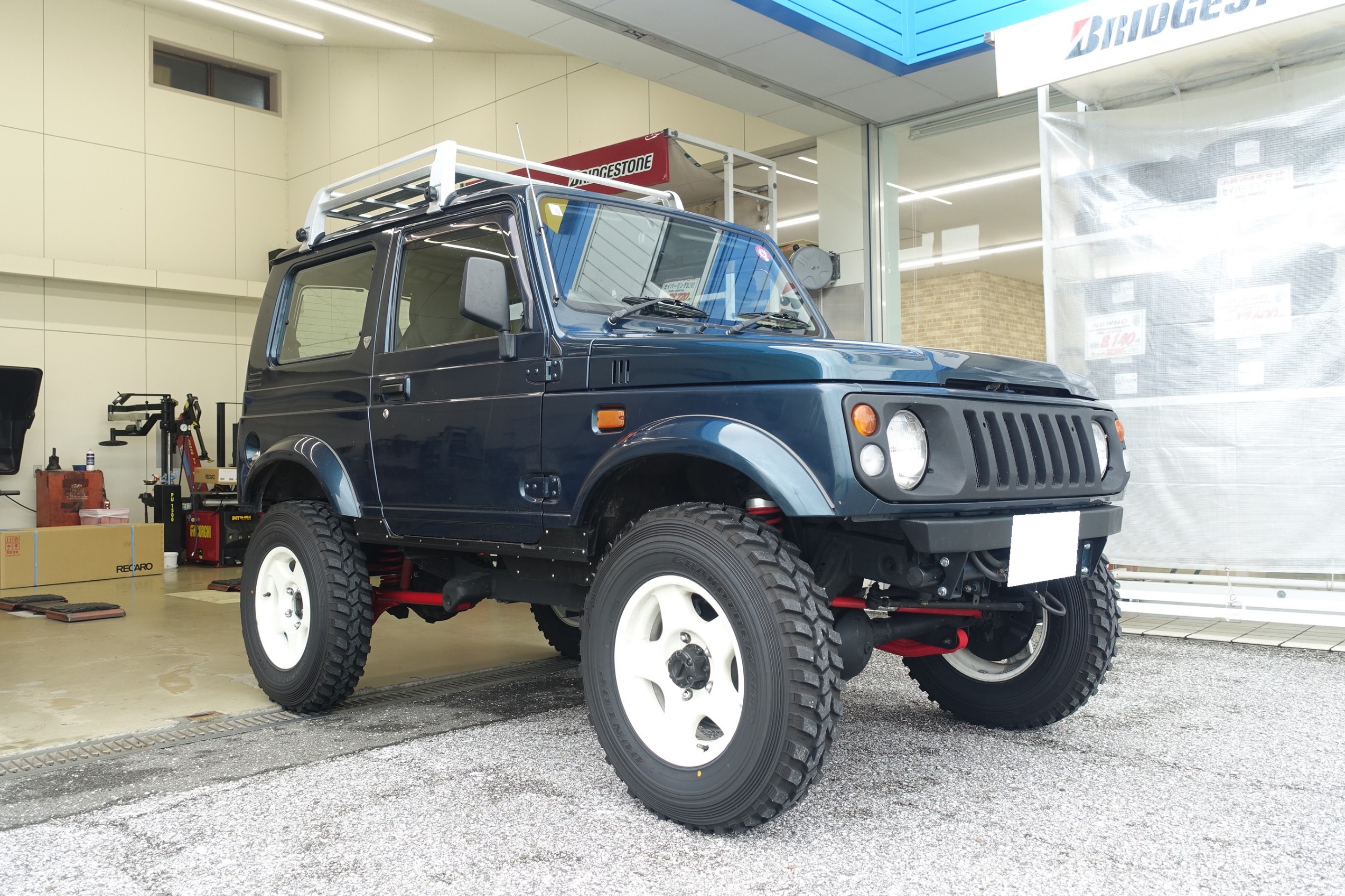 本格クロカンにもレカロは必須かも！？スズキ ジムニーシエラ（JB32W