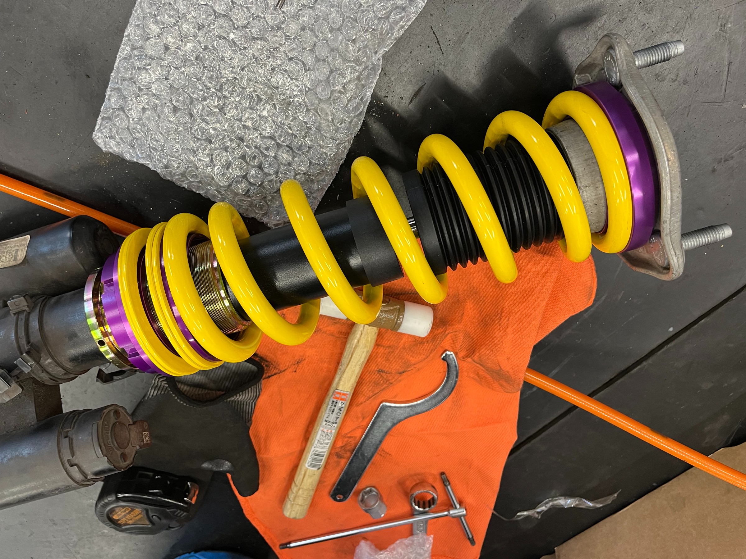 C43 AMG W205 … KW HAS。 取り付け事例 コクピット21世田谷 お店の取付加工事例紹介