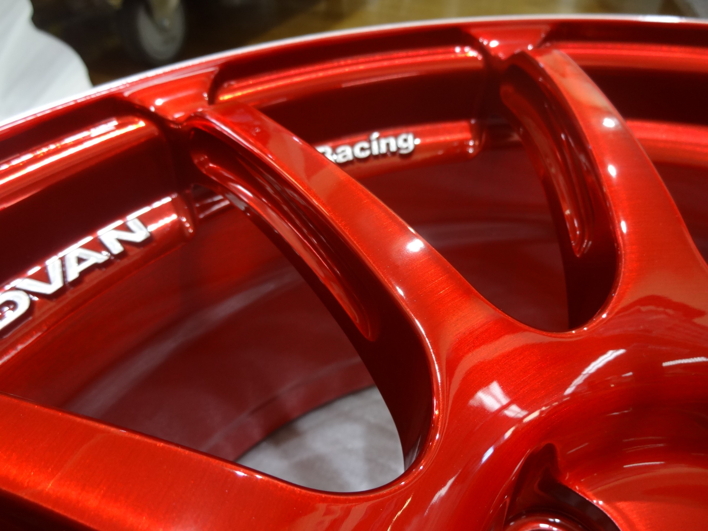 特殊塗装ホイールをアルファロメオ4Cに | アルファロメオ 4C