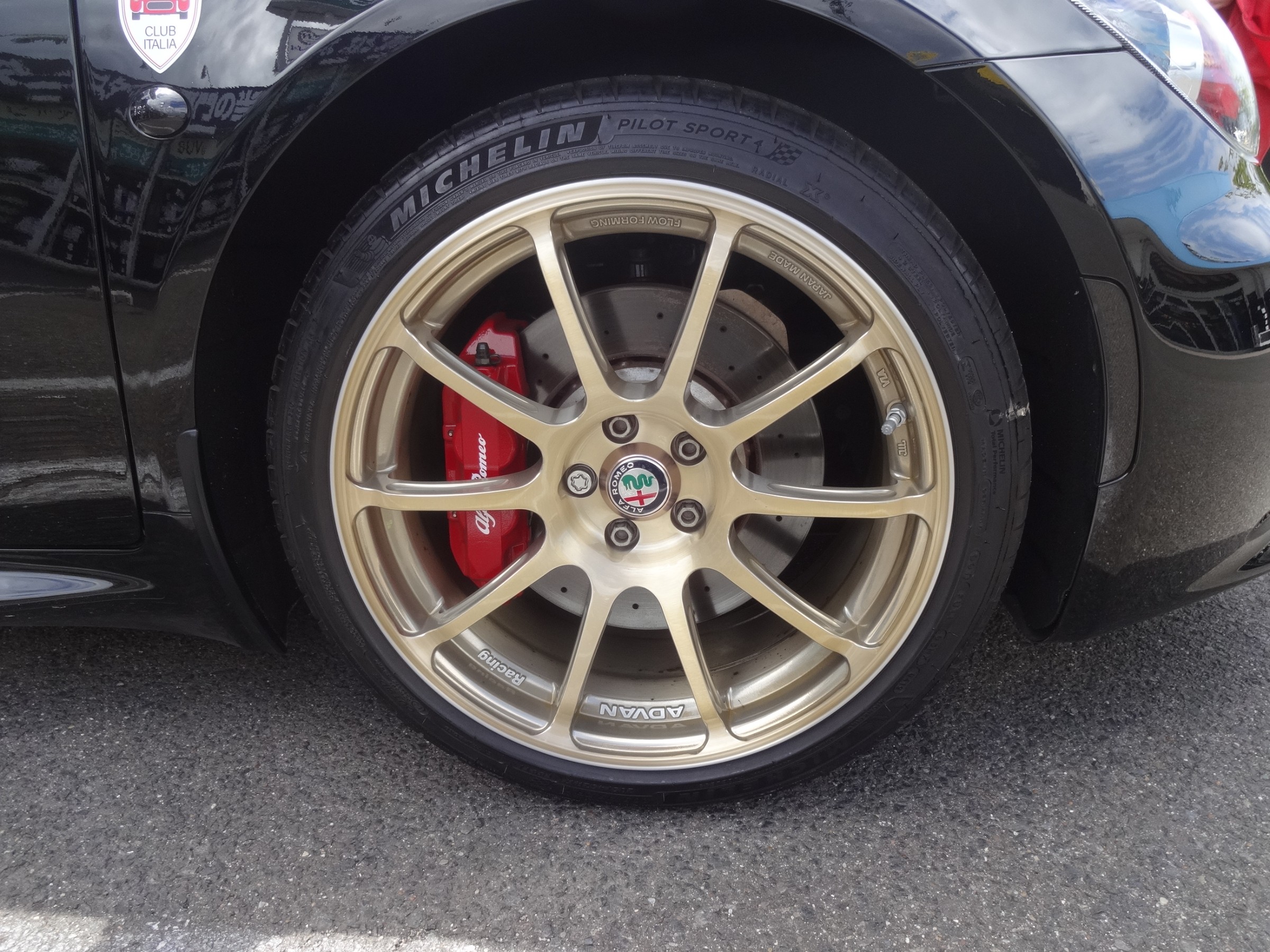 特殊塗装ホイールをアルファロメオ4Cに | アルファロメオ 4C