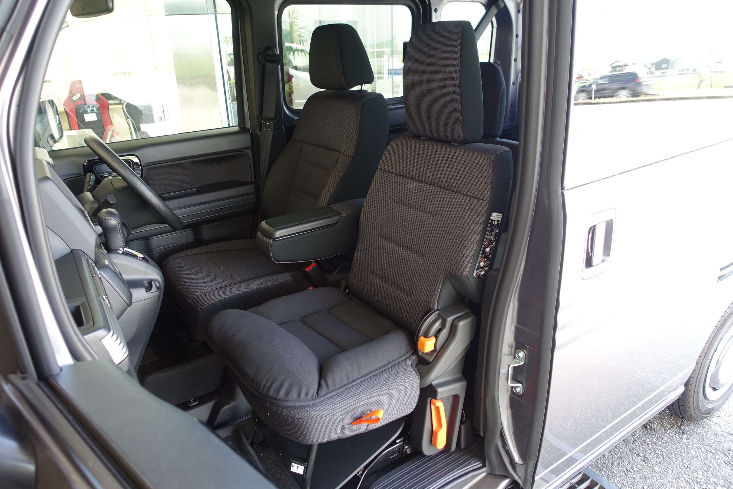 miniclubman1971　N-VAN 運転席側　片側 収納】N-VAN運転席の足もとにジャストフィット 最近購入した小型