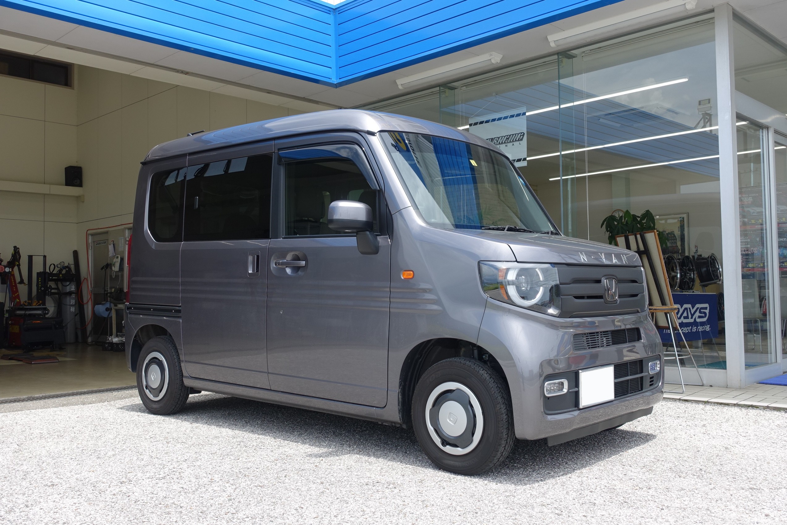 奥様の苦痛もこのシートなら一挙解決！ホンダ N-VAN（JJ1）の助手席に