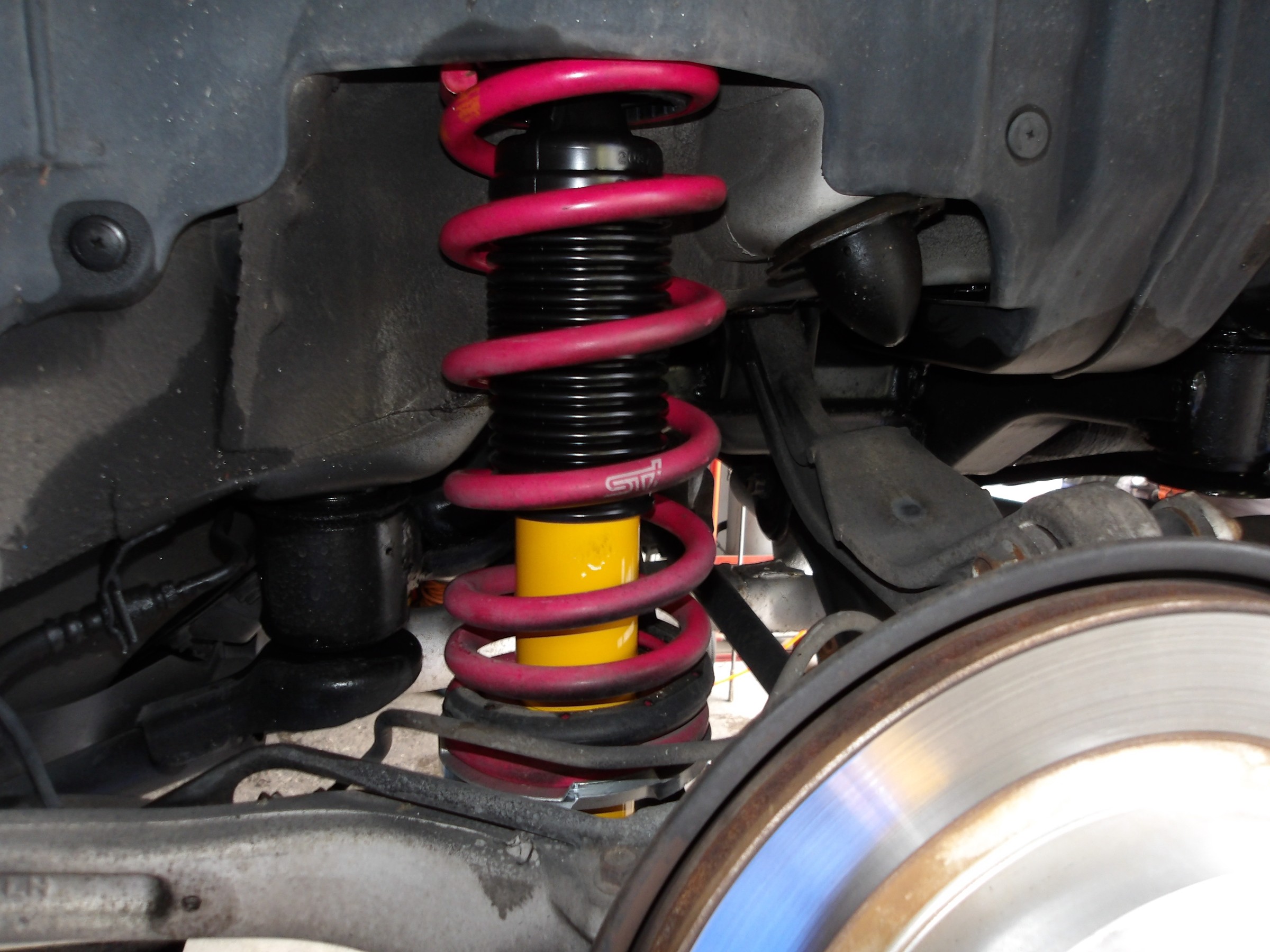 レガシィツーリングワゴン（BP5）エナペタル製純正ビルシュタイン