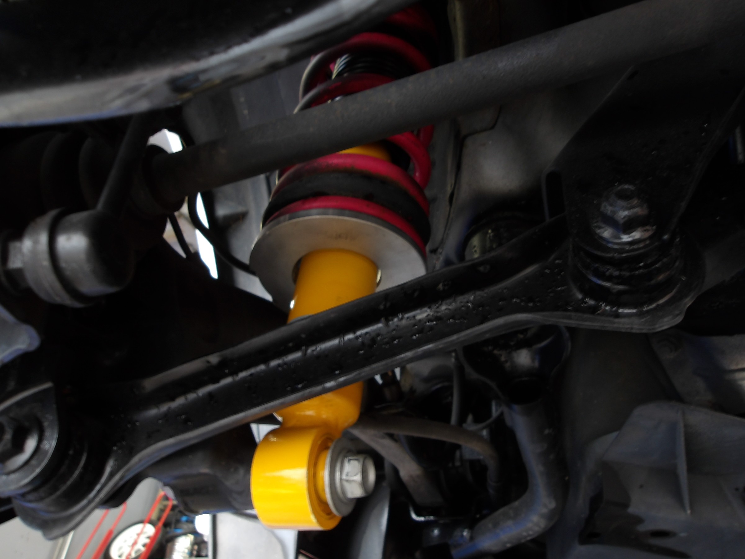 レガシィツーリングワゴン（BP5）エナペタル製純正ビルシュタイン