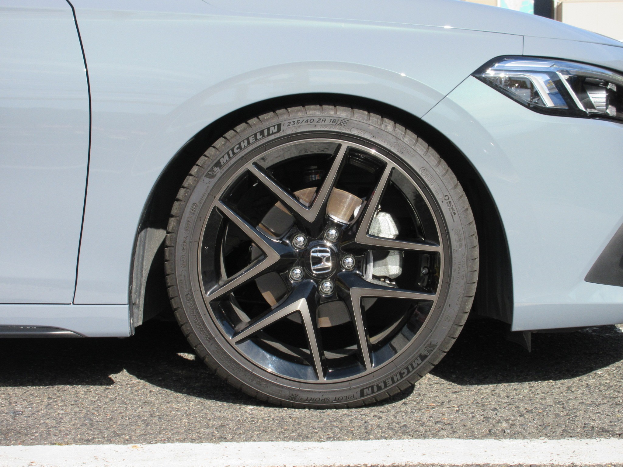 ハイブリッド車にも軽量スポーツホイールが似合います | ホンダ