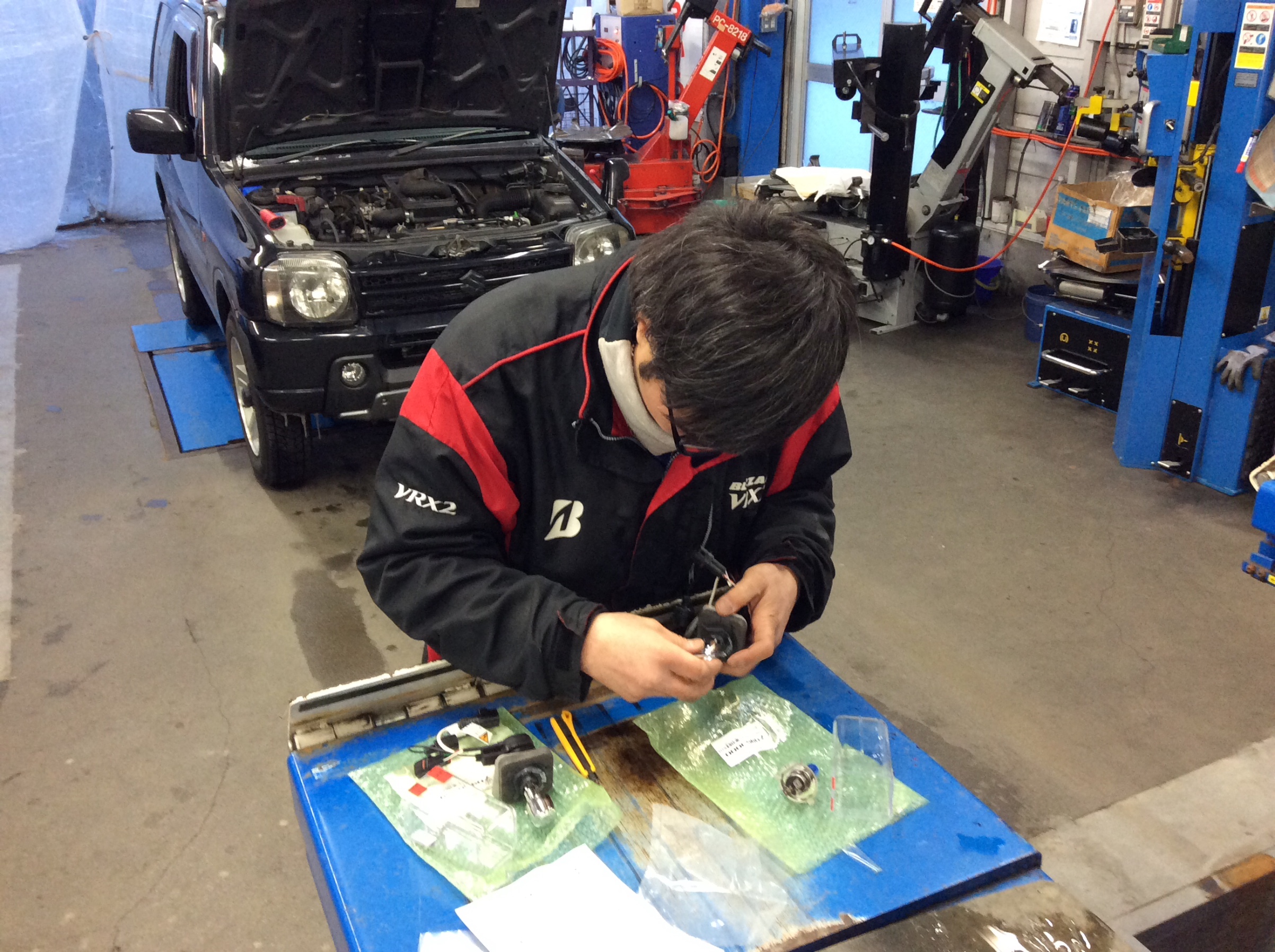 Hid だって寿命があるんです スズキ ジムニー Hid Led その他電装系 Hid Led その他電装系 Hidシステム取付 スタッフ日記 コクピット モリオカ 車のカスタマイズにかかわるスタッフより