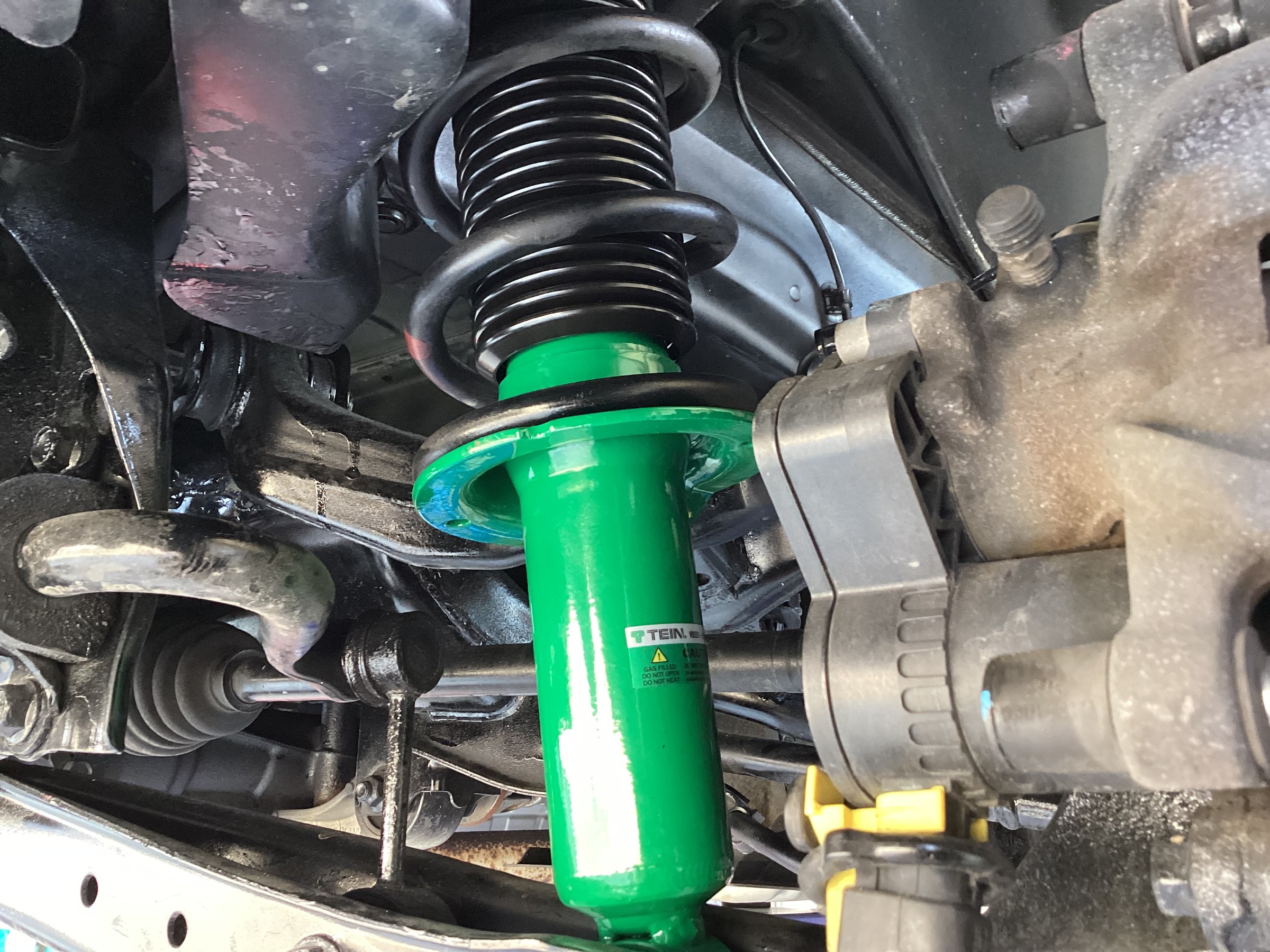 レヴォーグSTIスポーツ VM4 ショックアブソーバー交換します