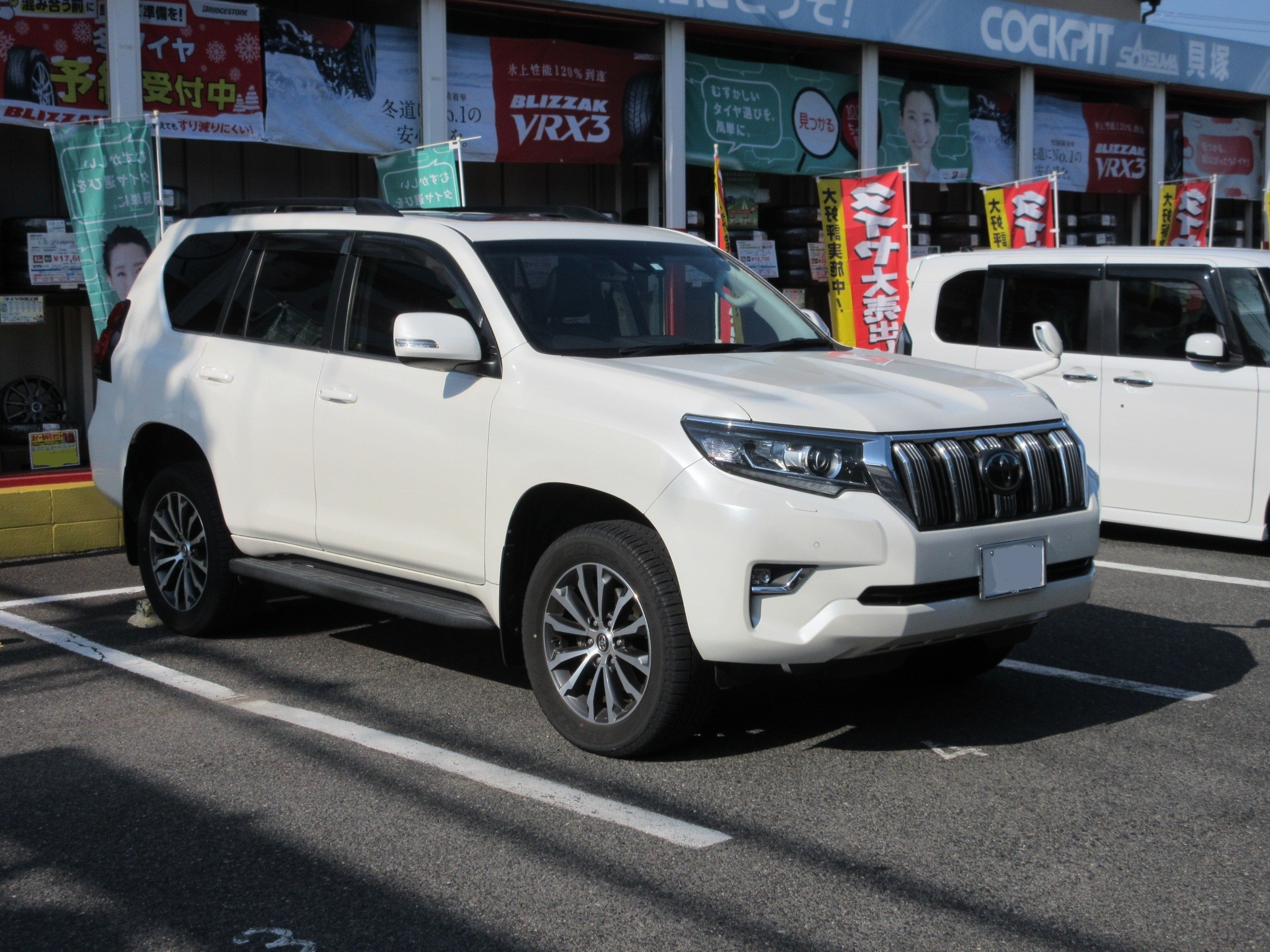 季節感がなく異様に暖かいですが、11月なのでスタッドレスタイヤに履き