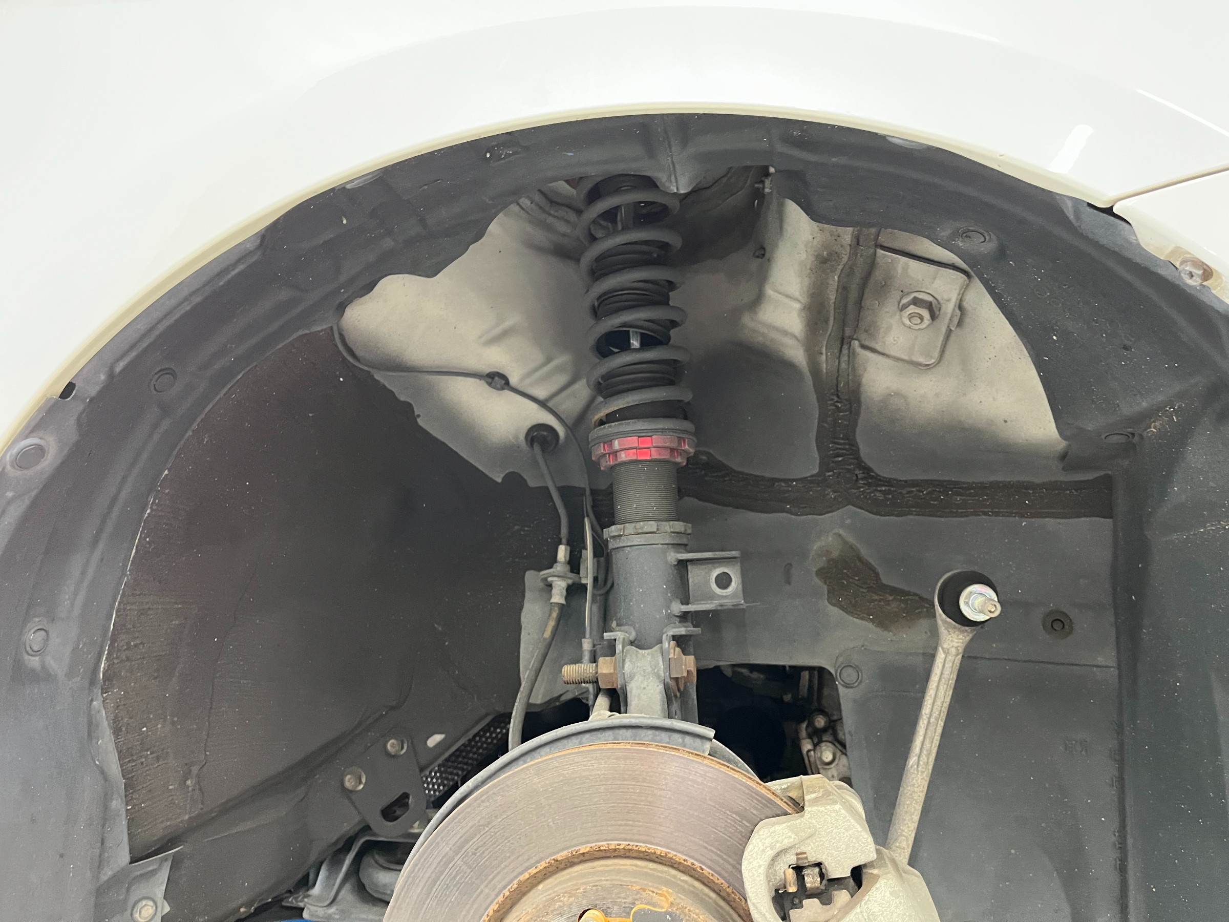 プリウスα ZVW41W … 足回りリフレッシュ作業。 | 取り付け事例